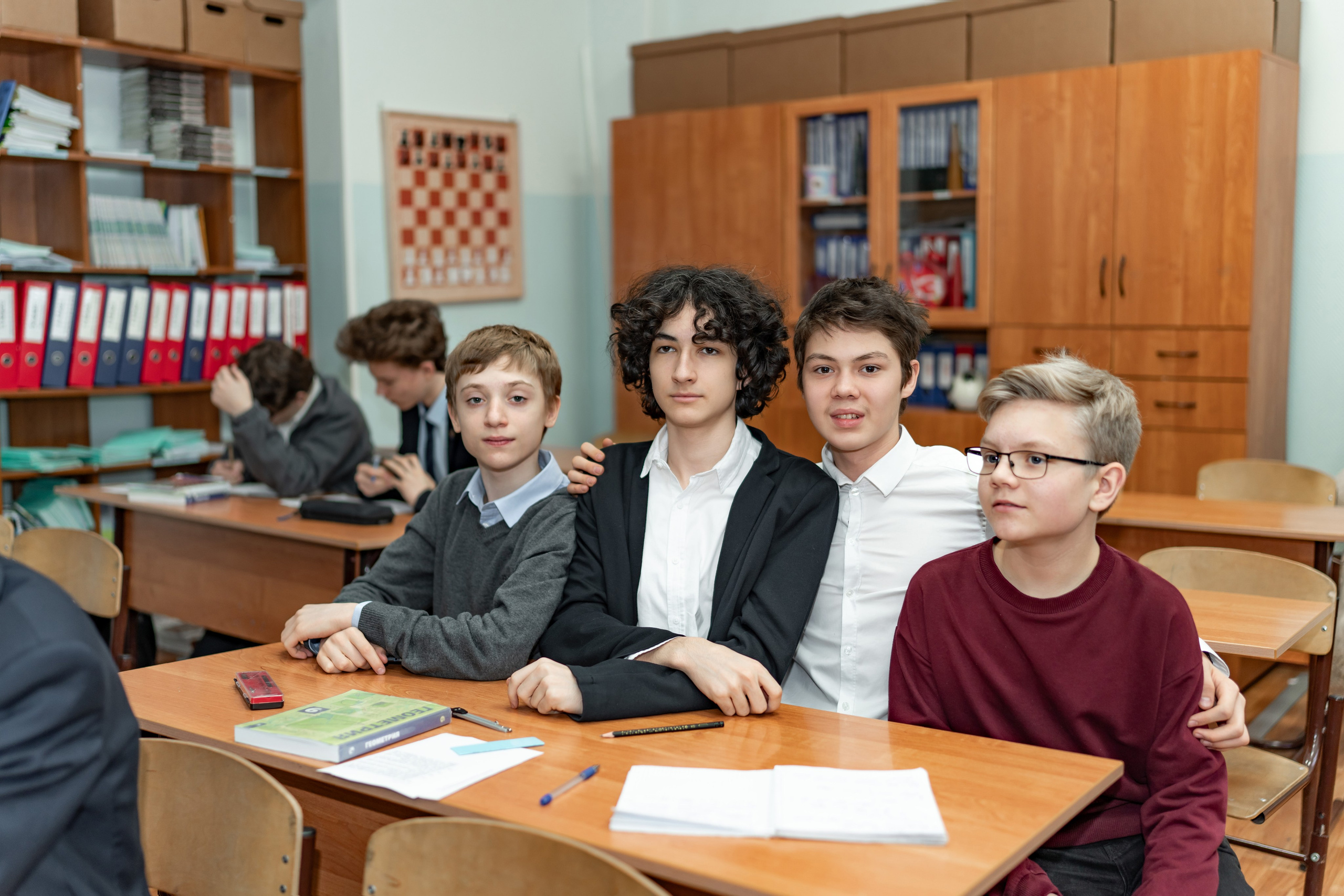 Фотосессия в классе и на территории школы. 9-М класс Школа 1568. Детский и семейный фотограф г. Москва Оксана Катаджи