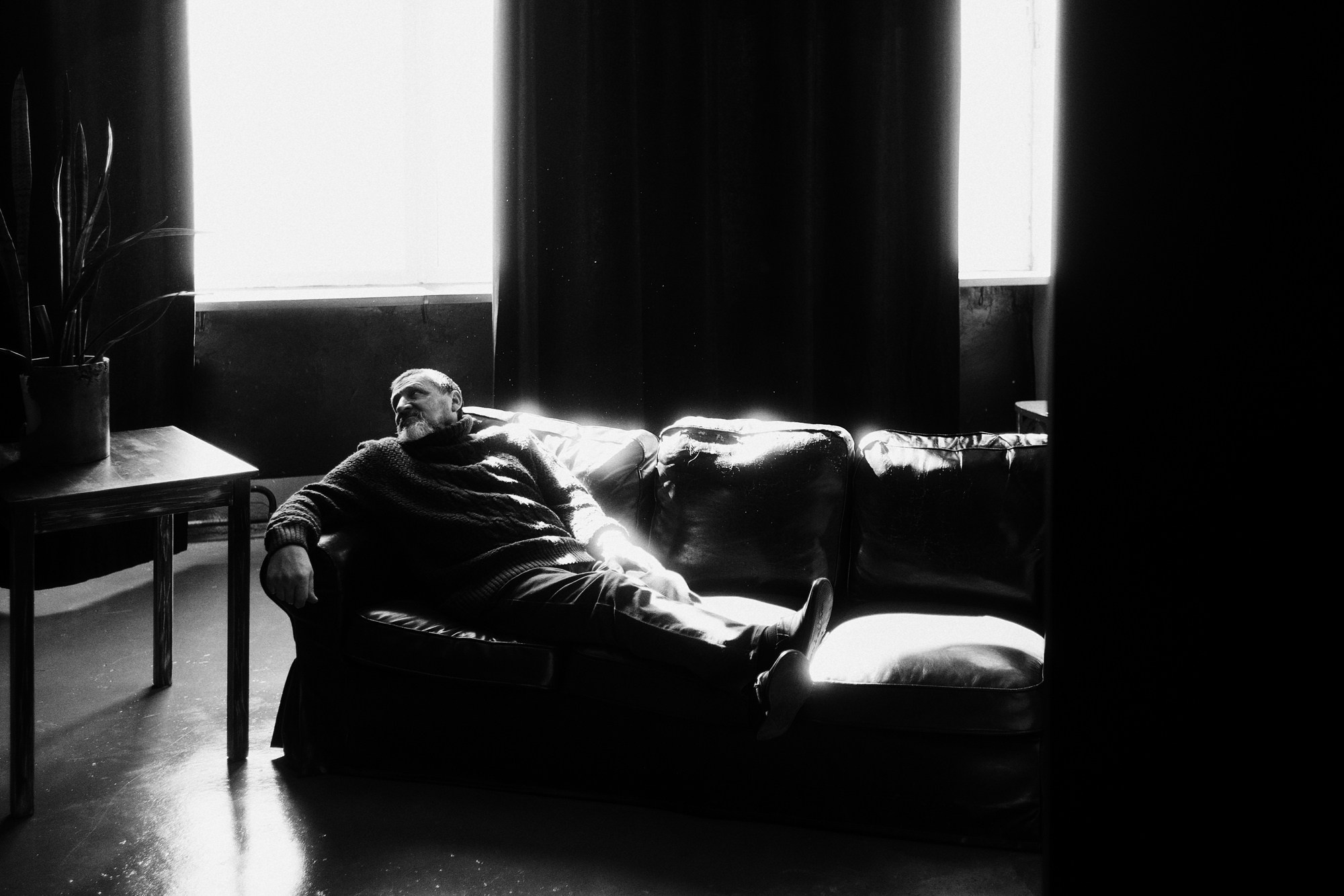 Фотосессия для папы в подарок: Мужской портрет в студии Тюмень. Портретный фотограф Тюмень Дарья Мустафина