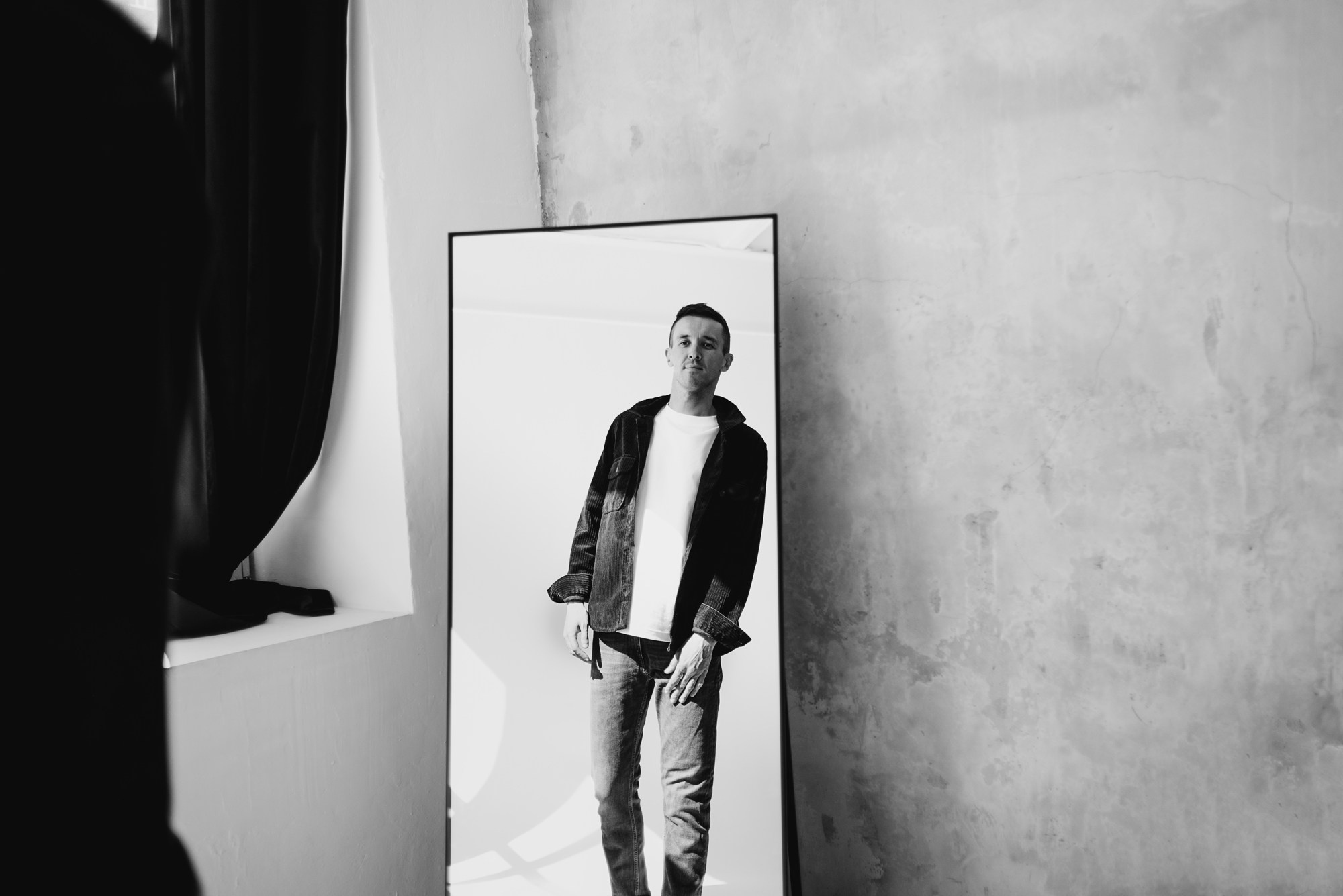 Мужской фотограф в Тюмени | Фотосессия в студии 2.16 на циклораме. Портретный фотограф Тюмень Дарья Мустафина