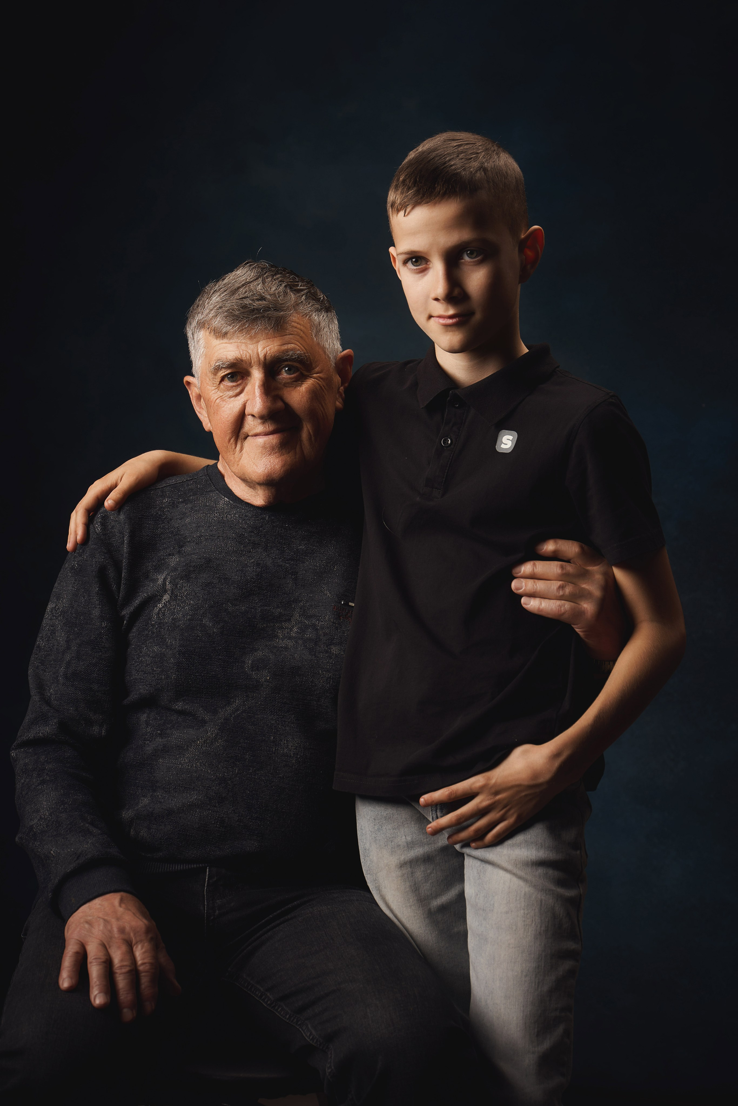 Портретная семейная фотосессия в студии. Семейный фотограф Евгений Опарин