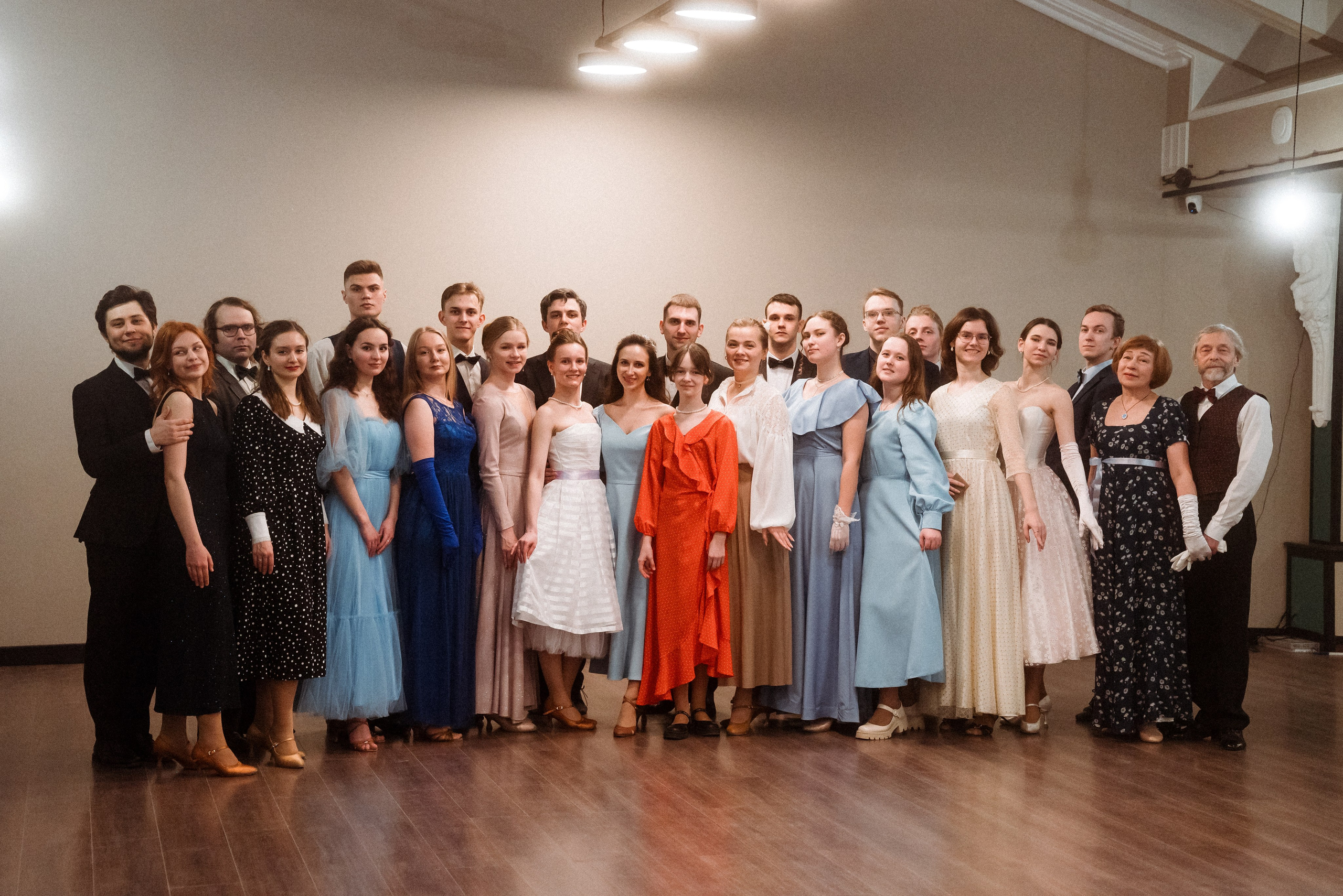 Танцевальный вечер школы «Реверанс». Портретный фотограф в СПб Степан Клеменче