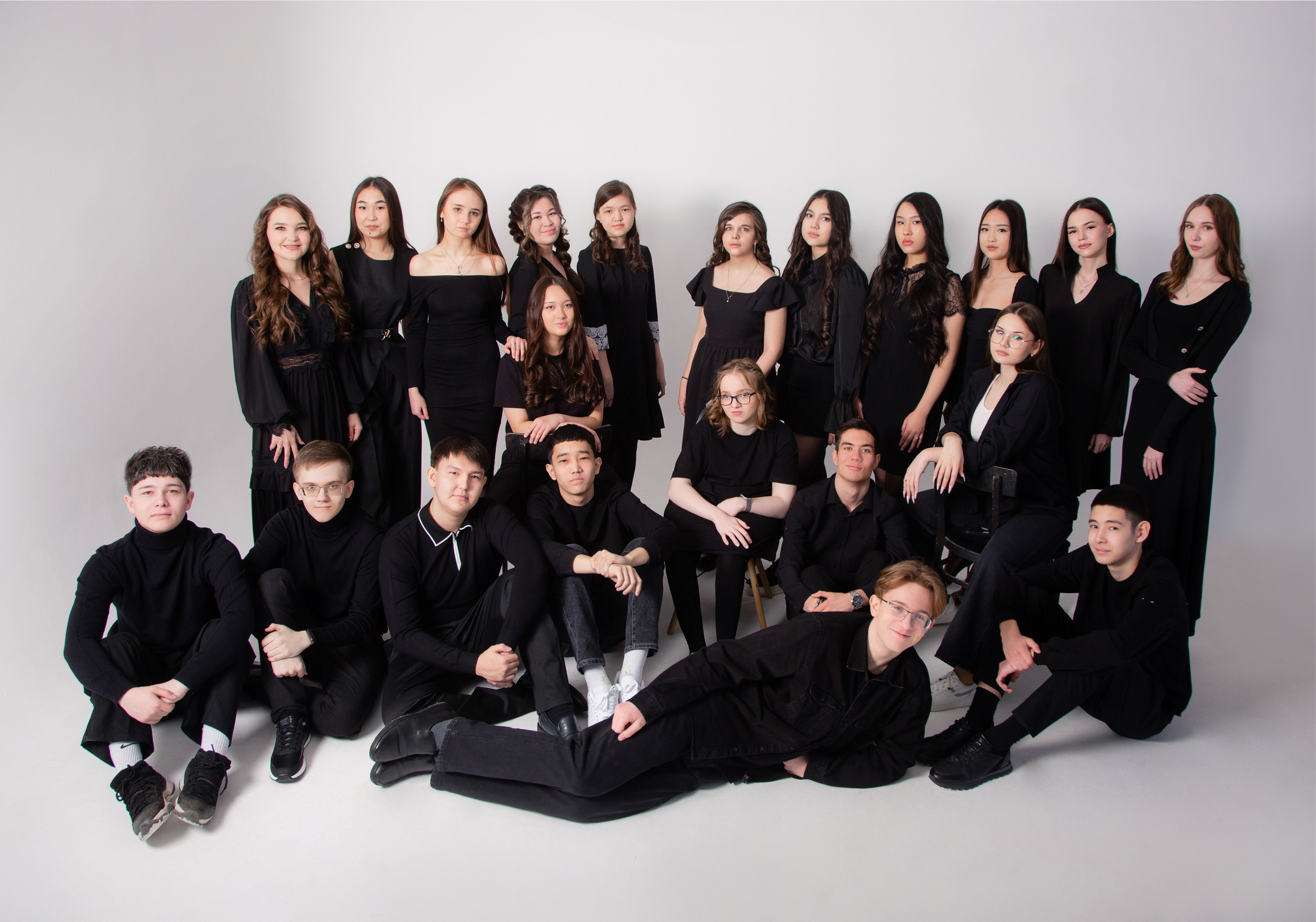 Выпускные альбомы для  выпускников. XPLACEMEDIA — Виньетки в Актобе. Выпускные альбомы в Актобе