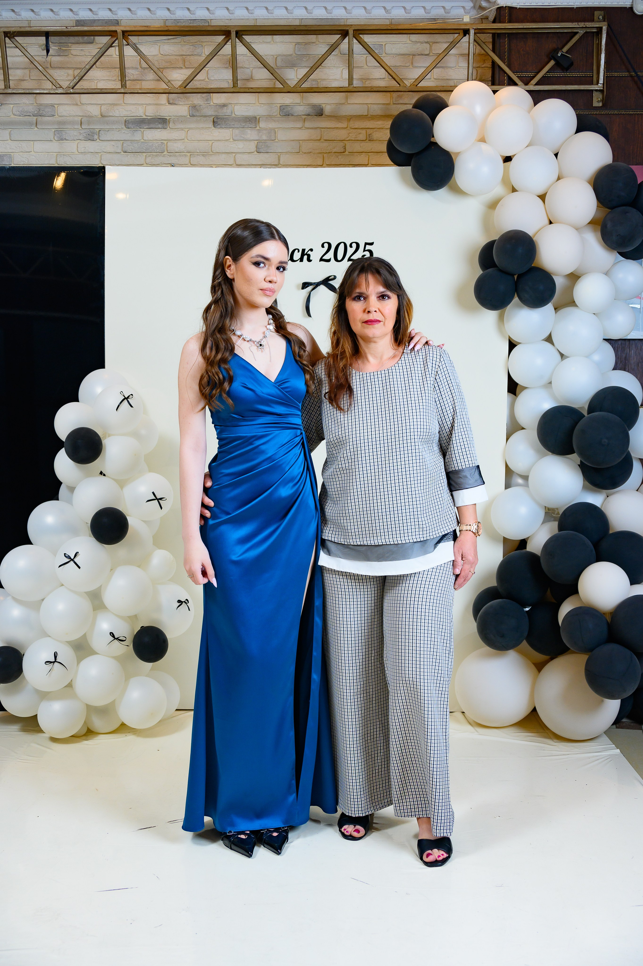 Выпускной 2025 11 кл. Семейный и детский фотограф в Новороссийске Лебедева Елена