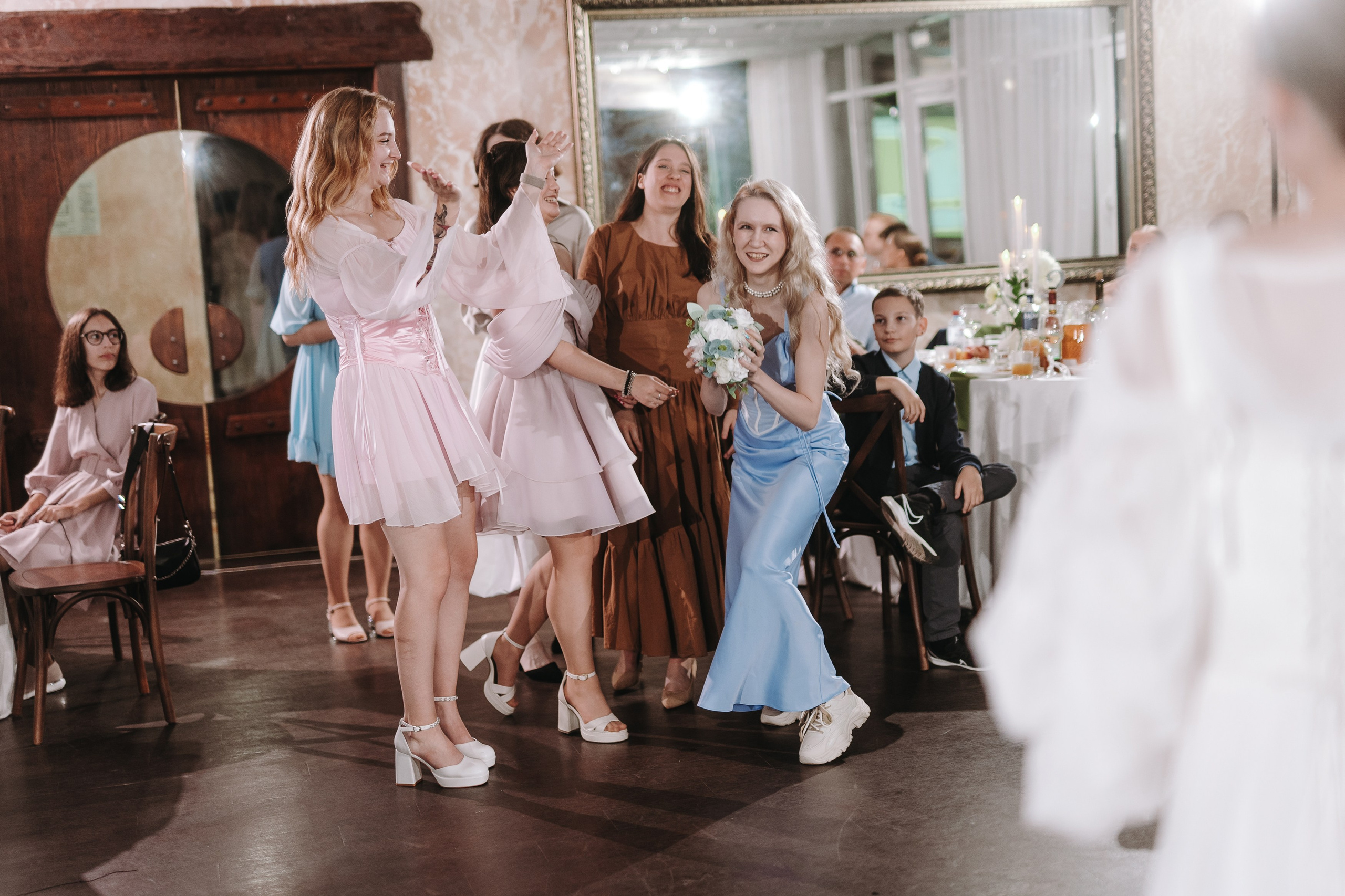 БАНКЕТНЫЙ ЗАЛ ТОРТУГА, ВЕДУЩИЙ АНДРЕЙ ОГНЕВ