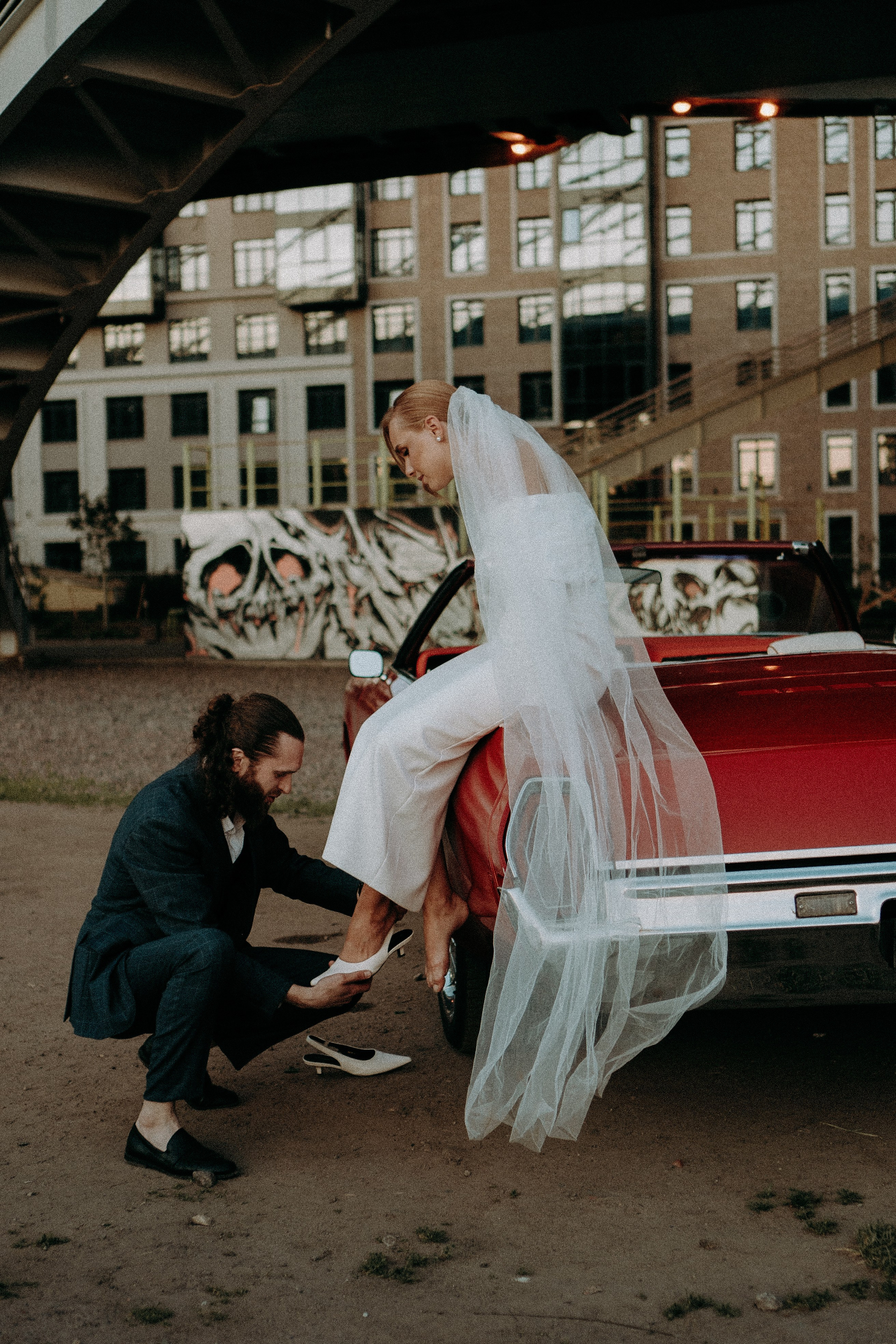 СВАДЕБНАЯ СЬЕМКА ВОЗЛЕ МСОТА БЕТАНКУРА НА КАБРИОЛЕТЕ. Профессиональный фотограф, Санкт-Петербург — Виктория Богомолова