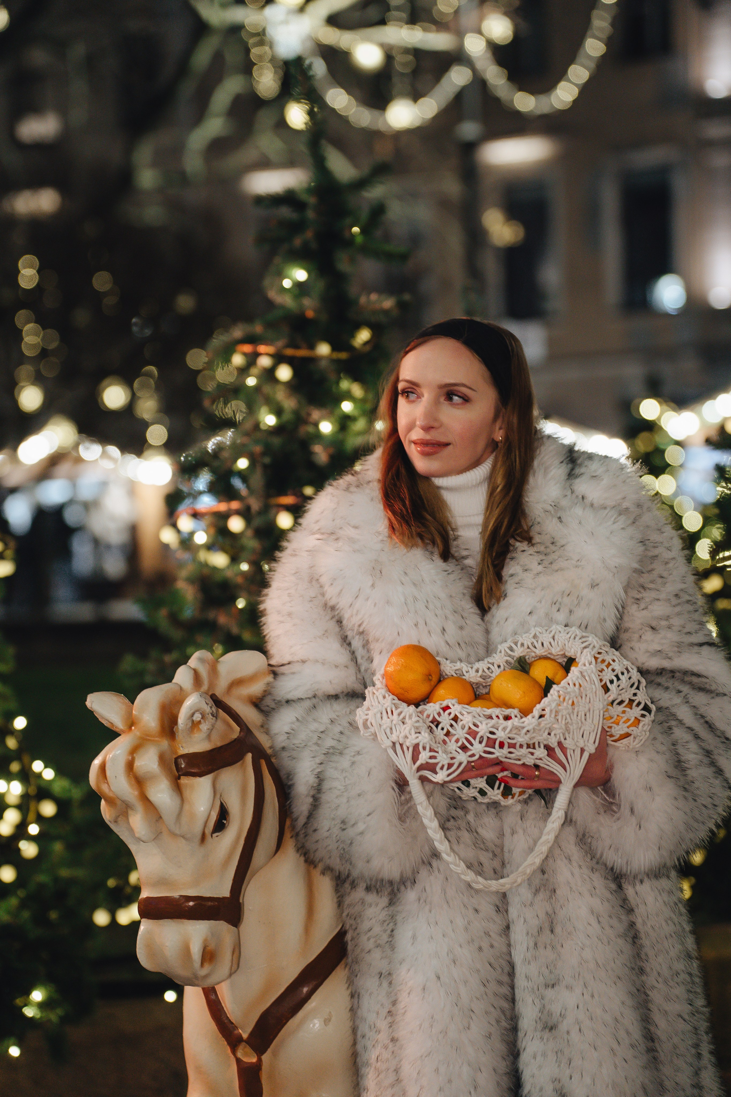 ПРОГУЛКА НА МАНЕЖНОЙ ПЛОЩАДИ ДЛЯ ДЕВУШКИ ПЕРЕД НОВЫМ ГОДОМ (НОВОГОДНЯЯ ФОТОСЕССИИЯ НА МАНЕЖНОЙ ПЛОЩАДИ). Профессиональный фотограф, Санкт-Петербург — Виктория Богомолова