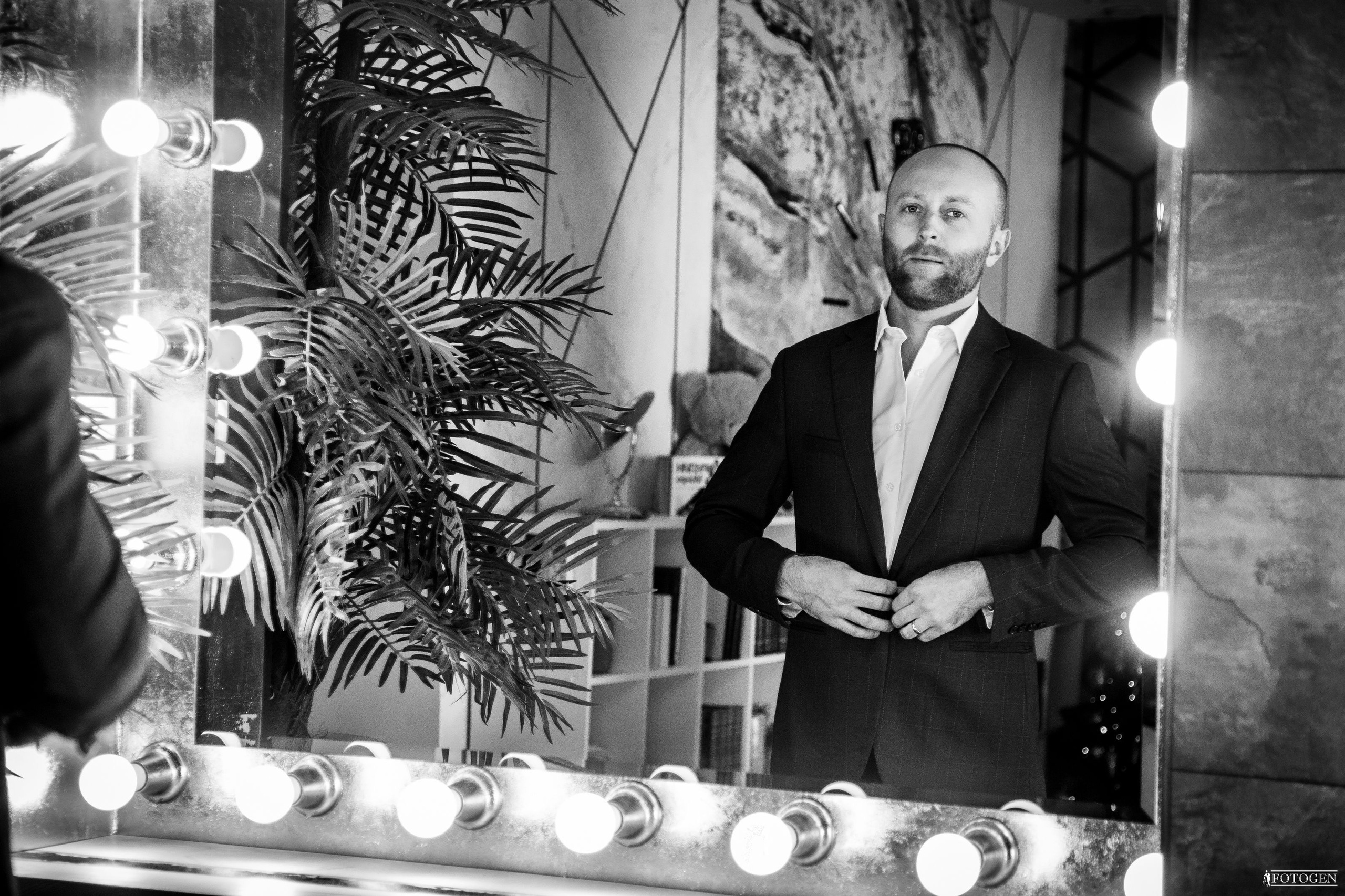 Профессиональная мужская фотосессия в Fotogen: Ваша история в кадре. Интерьерная фотостудия FOTOGEN г. Краснодар