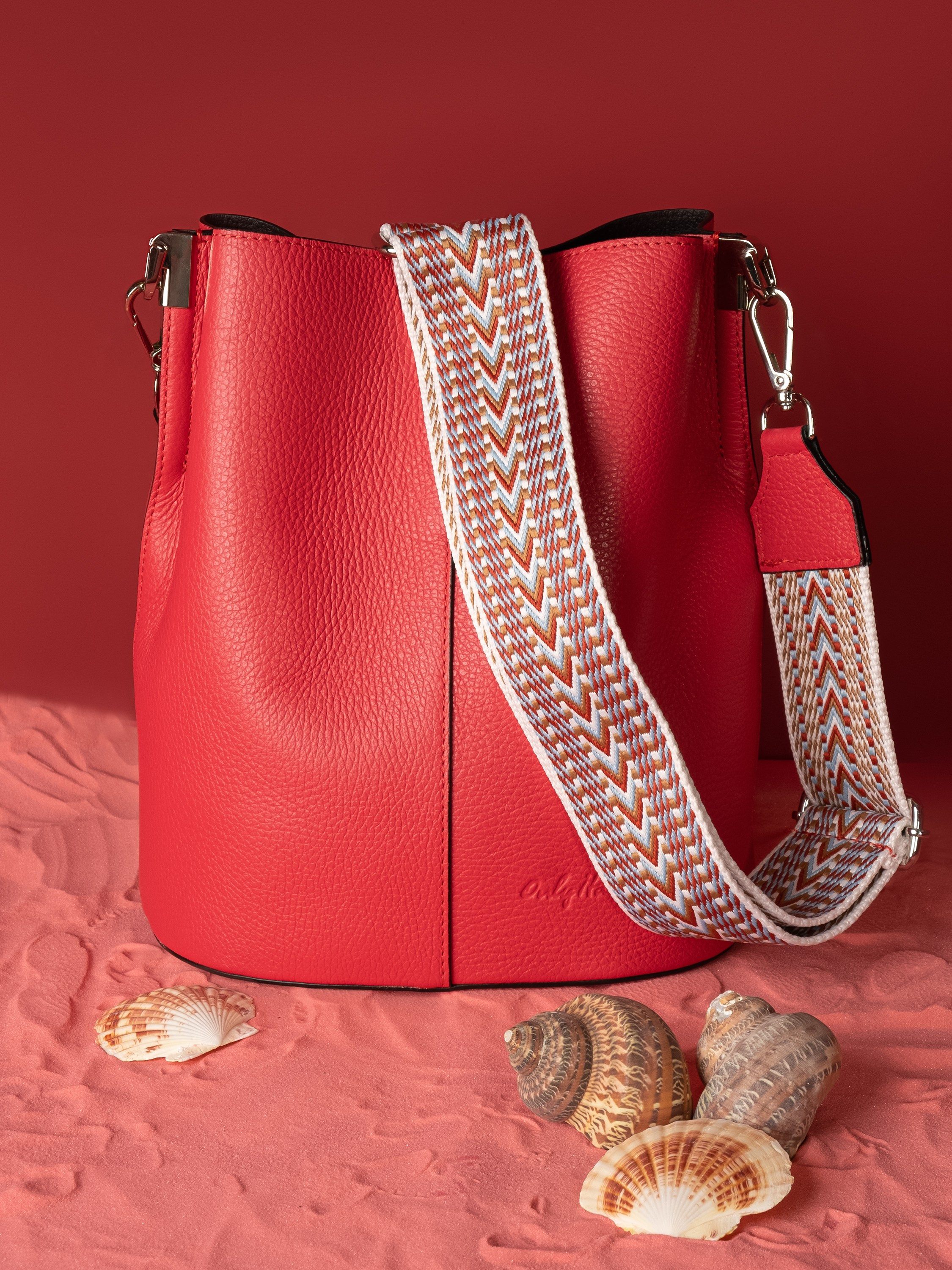 Предметная съёмка сумок для маркетплейсов. Предметный фотограф в Симферополе Антон Катунин