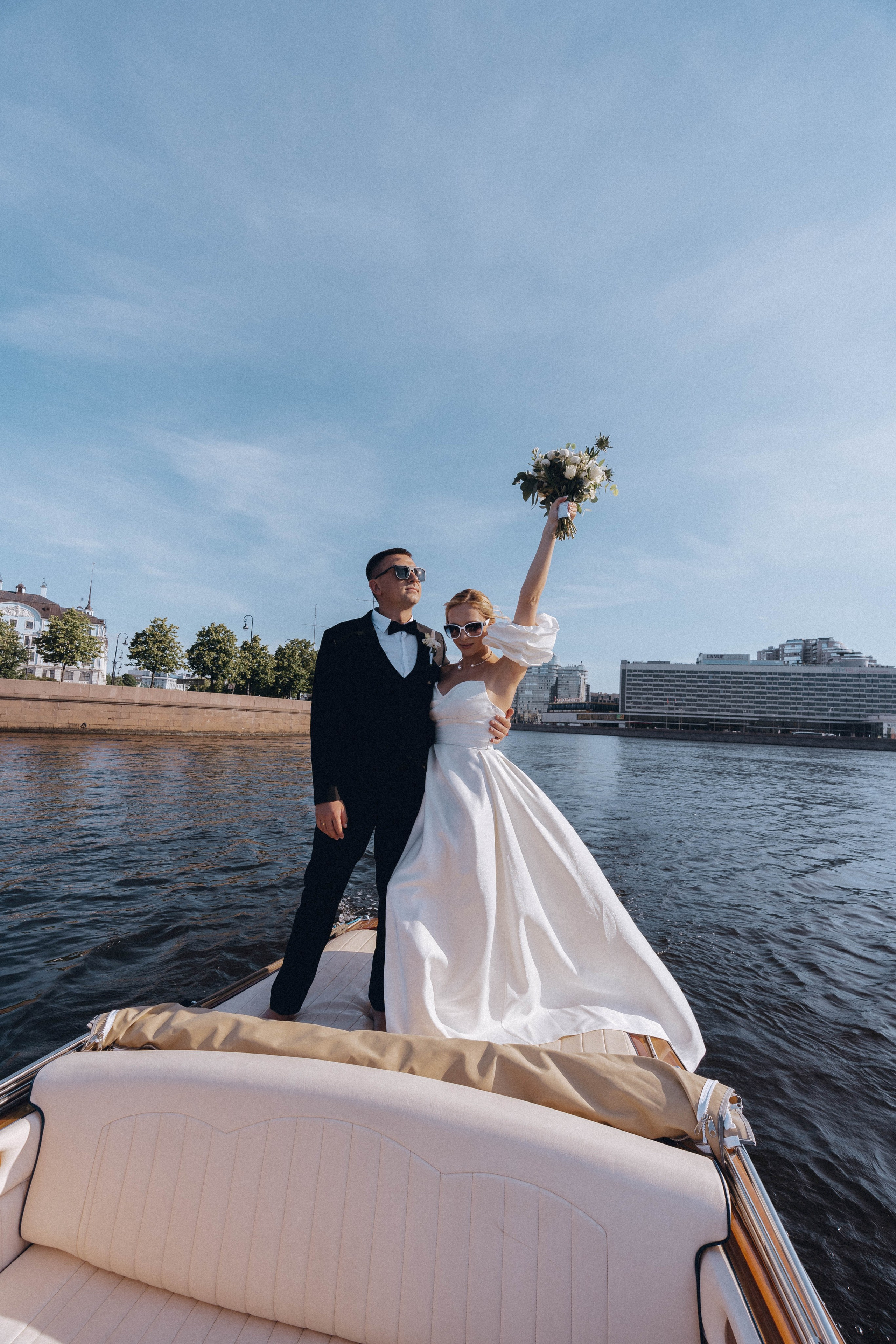 СВАДЕНБНАЯ СЬЕМКА НА КАТЕРЕ ПО КАНАЛАМ САНКТ-ПЕТЕРБУРГА И В АКВАТОРИИ НЕВЫ. Профессиональный фотограф, Санкт-Петербург — Виктория Богомолова