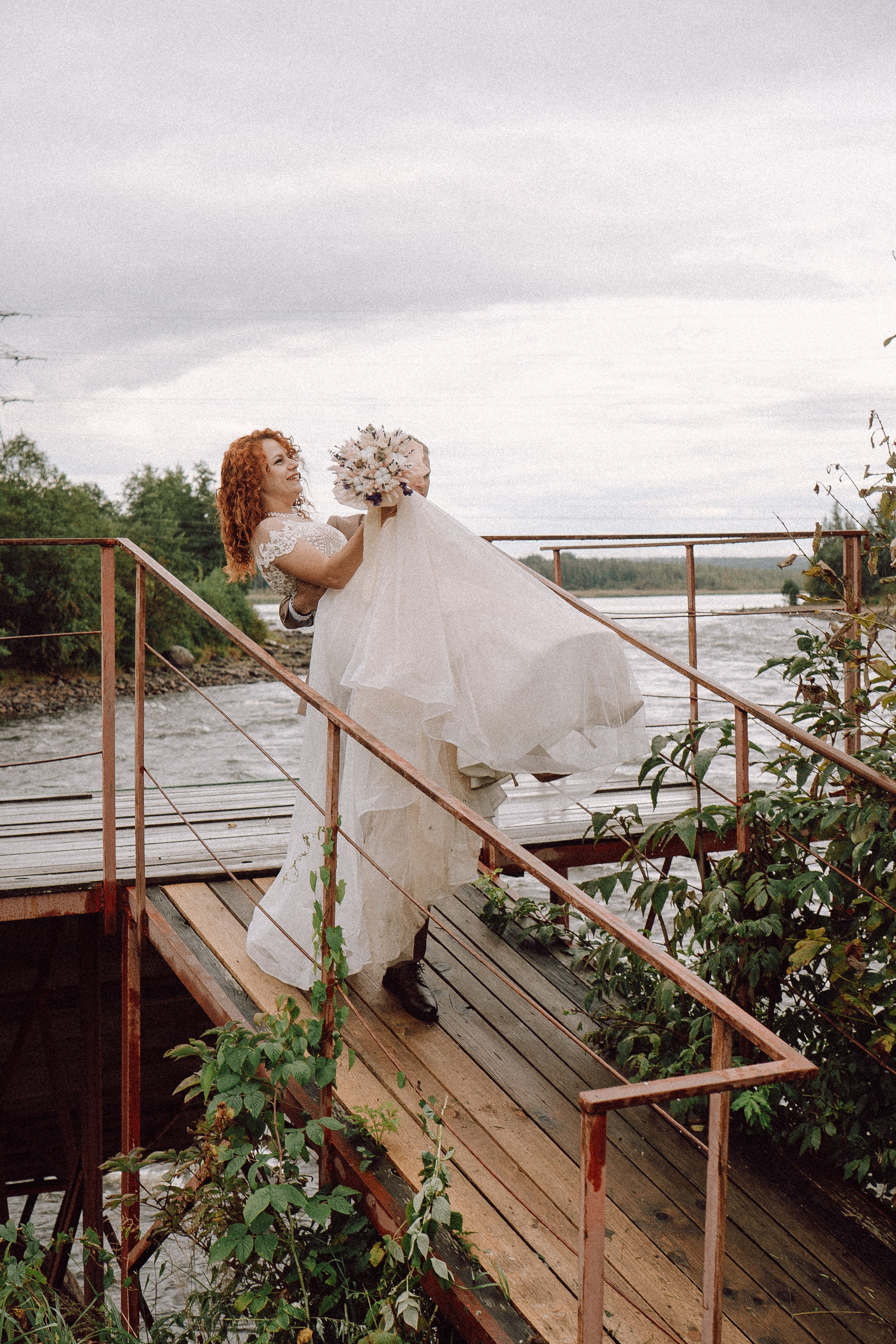 СВАДЕБНАЯ ФОТОСЕССИИЯ ПАРЫ В ГОРОДЕ ПРИОЗЕРСК В СОСНОВОМ ЛЕСУ И С ПИКАПОМ. Профессиональный фотограф, Санкт-Петербург — Виктория Богомолова