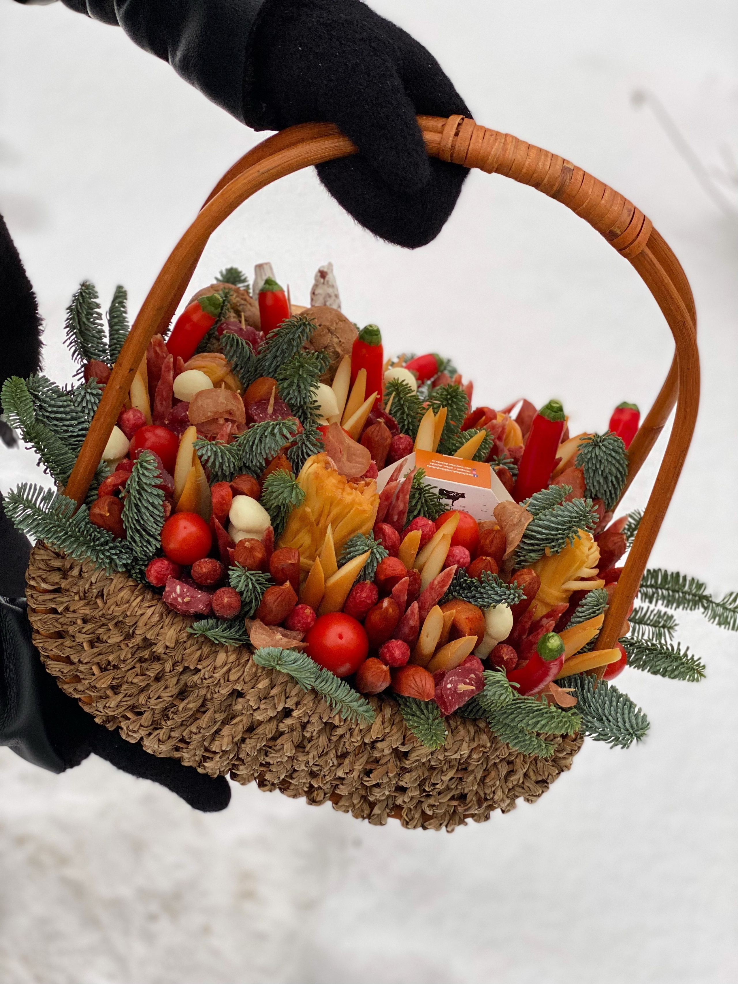 Корзины. Выездной кейтеринг, съедобные букеты, торты и сладости на заказ