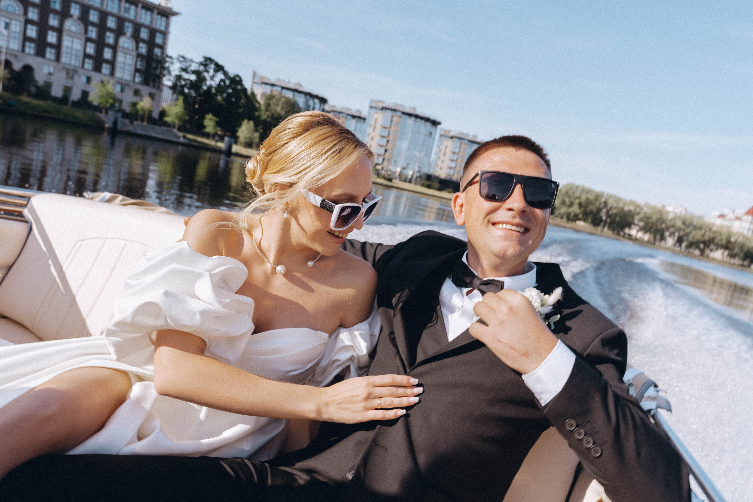 СВАДЕНБНАЯ СЬЕМКА НА КАТЕРЕ ПО КАНАЛАМ САНКТ-ПЕТЕРБУРГА И В АКВАТОРИИ НЕВЫ. Профессиональный фотограф, Санкт-Петербург — Виктория Богомолова