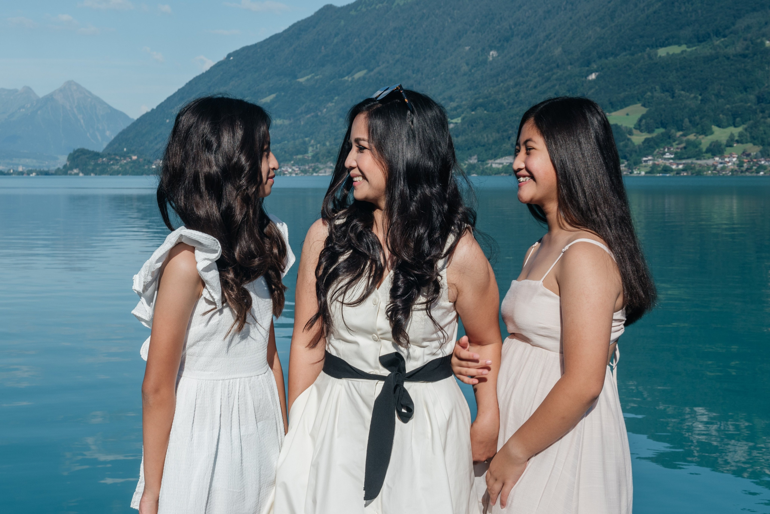 Jon, Michelle, Camille, Gabriel and Hannah (Iseltwald, Suisse). Photographe en Suisse et en Europe Anna Alekseenko