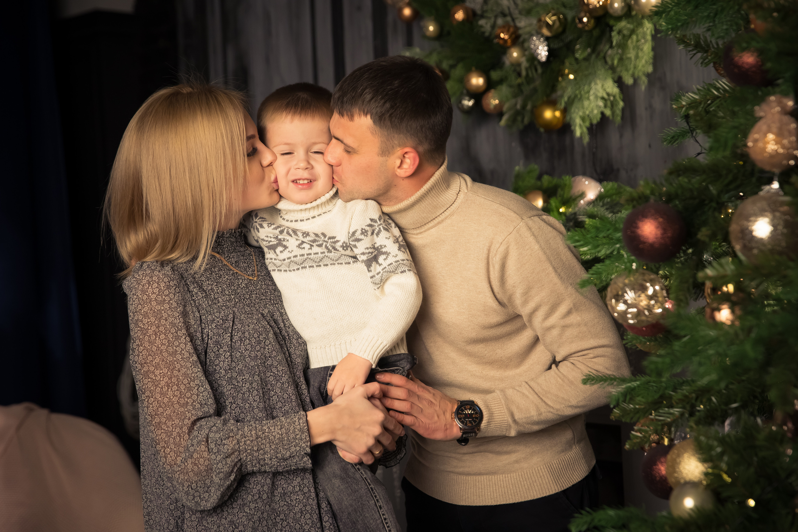 Семья Абаевых Новый год 2022. Свадебный и семейный фотограф в Хабаровске Наталья Барсукова