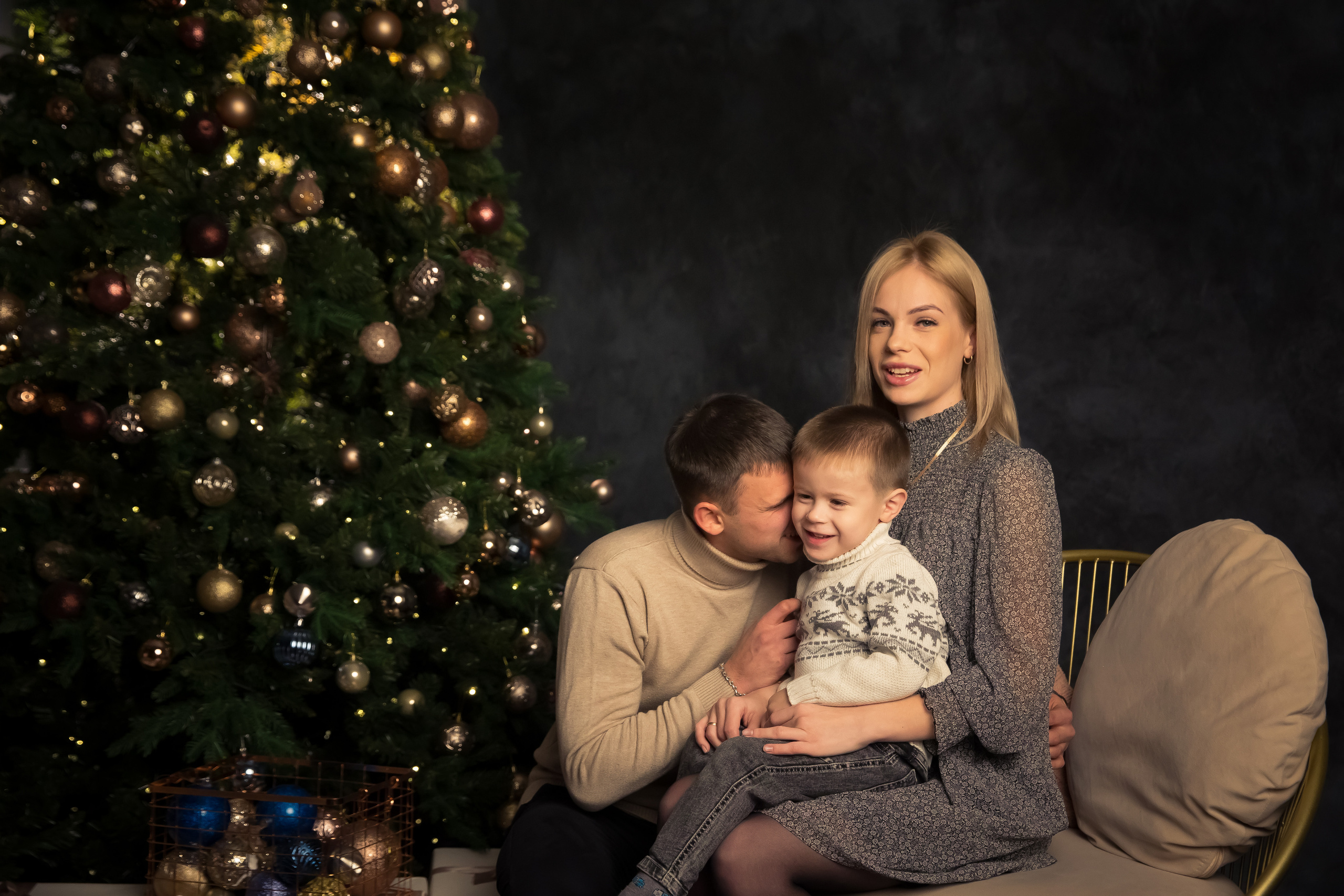 Семья Абаевых Новый год 2022. Свадебный и семейный фотограф в Хабаровске Наталья Барсукова
