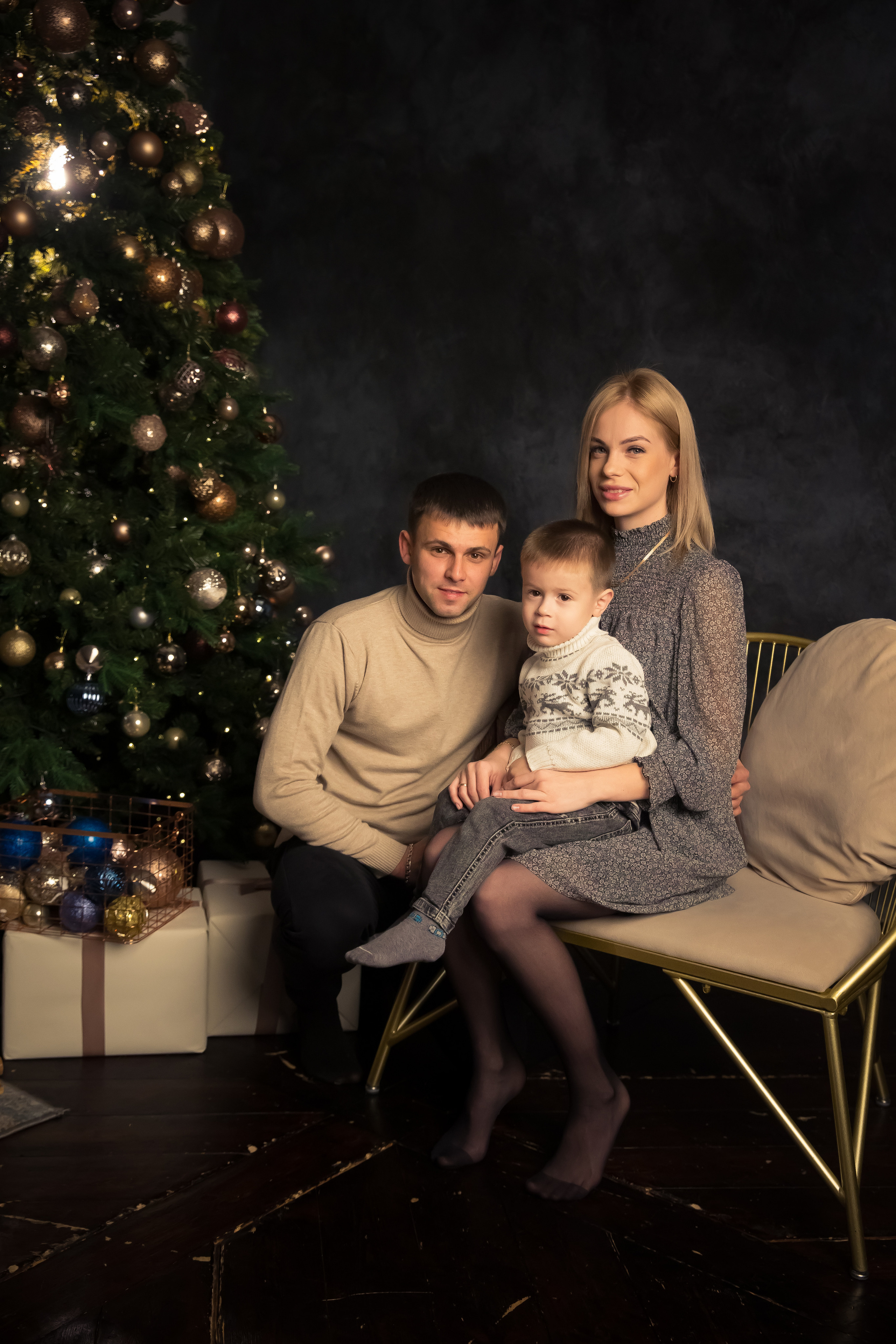 Семья Абаевых Новый год 2022. Свадебный и семейный фотограф в Хабаровске Наталья Барсукова