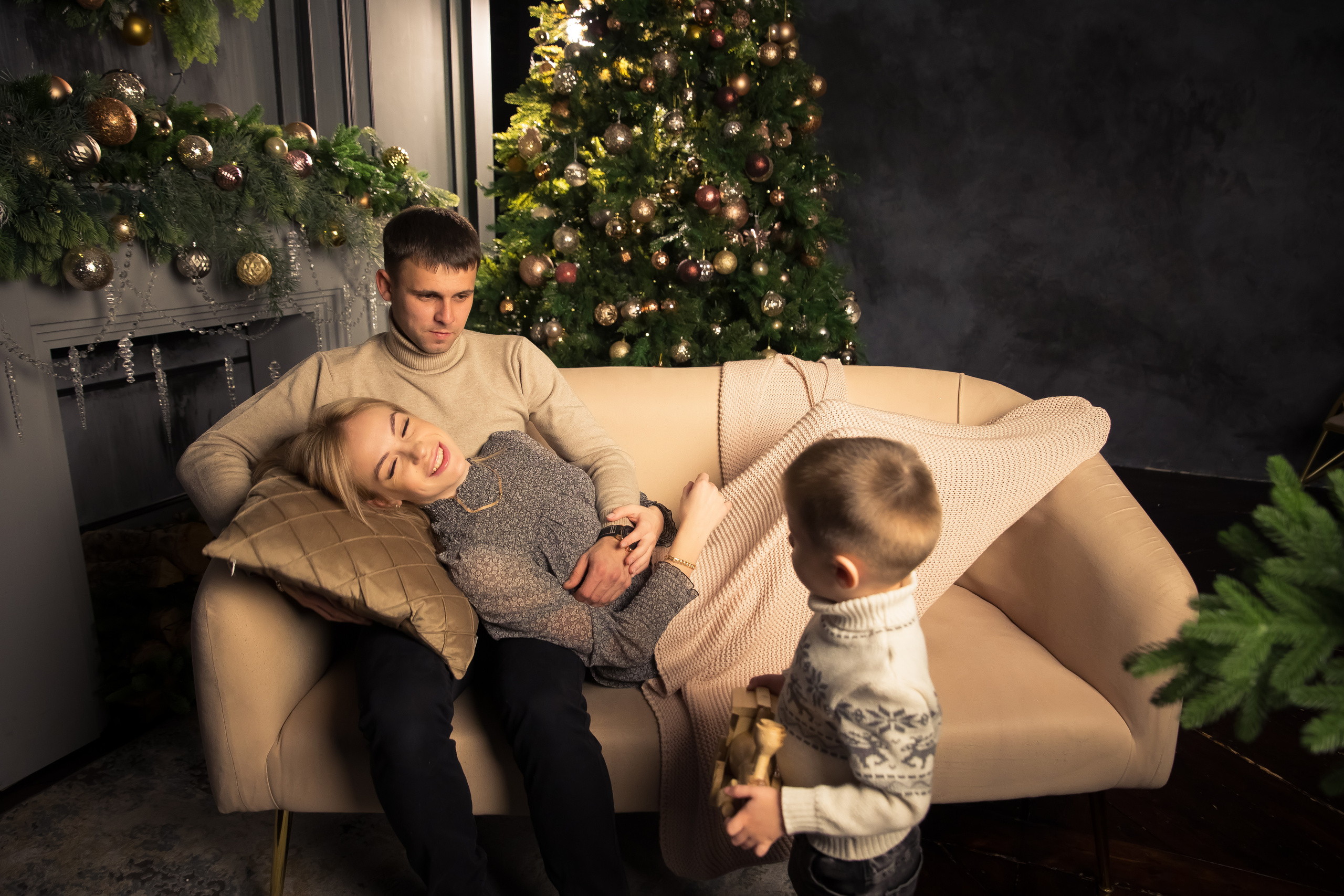 Семья Абаевых Новый год 2022. Свадебный и семейный фотограф в Хабаровске Наталья Барсукова
