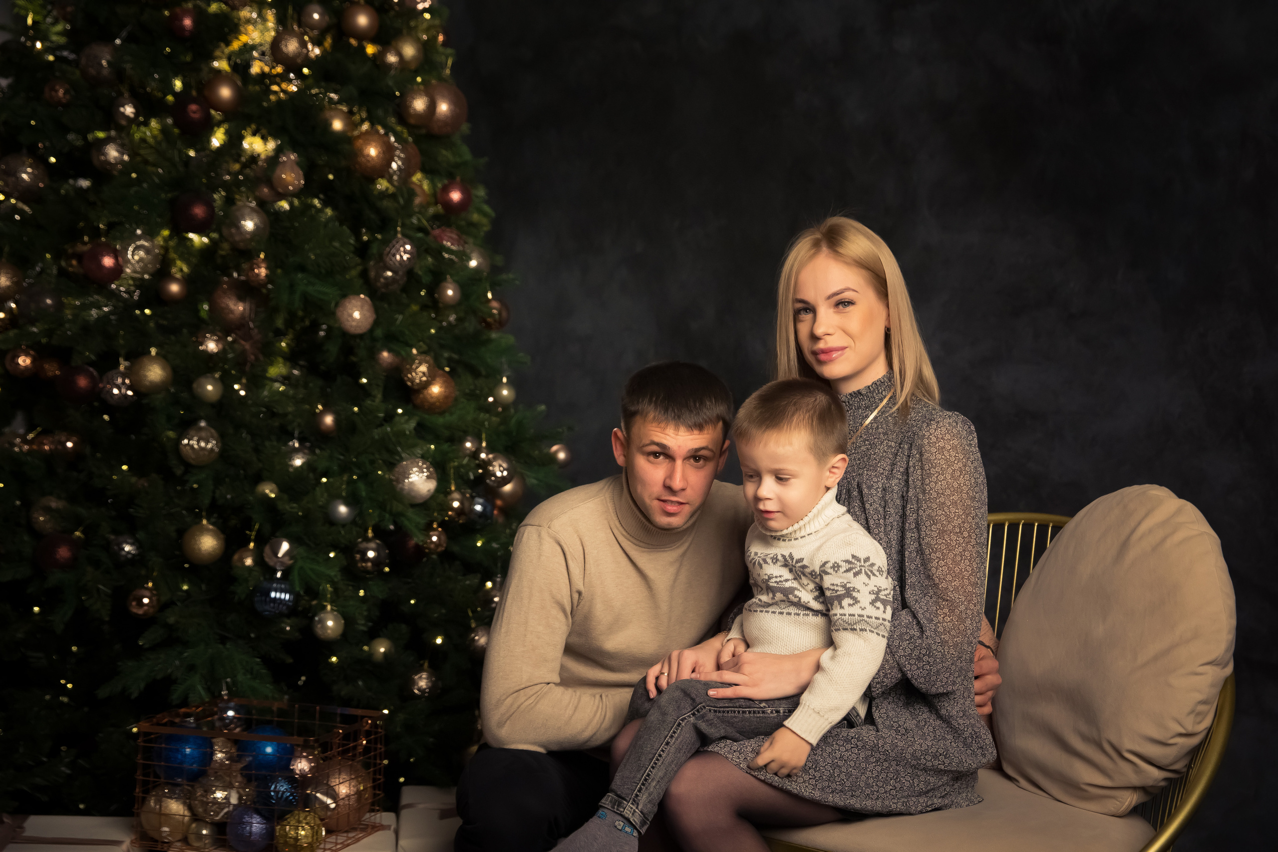 Семья Абаевых Новый год 2022. Свадебный и семейный фотограф в Хабаровске Наталья Барсукова