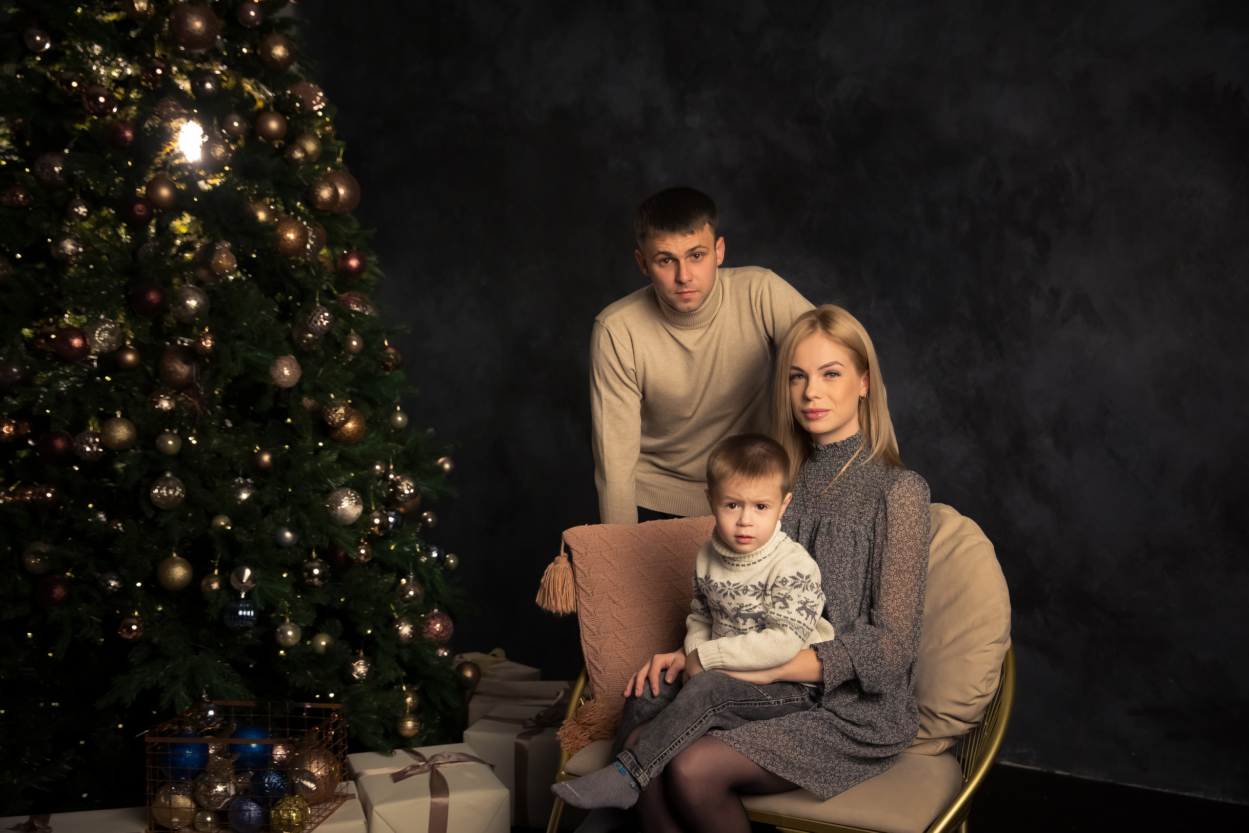 Семья Абаевых Новый год 2022. Свадебный и семейный фотограф в Хабаровске Наталья Барсукова