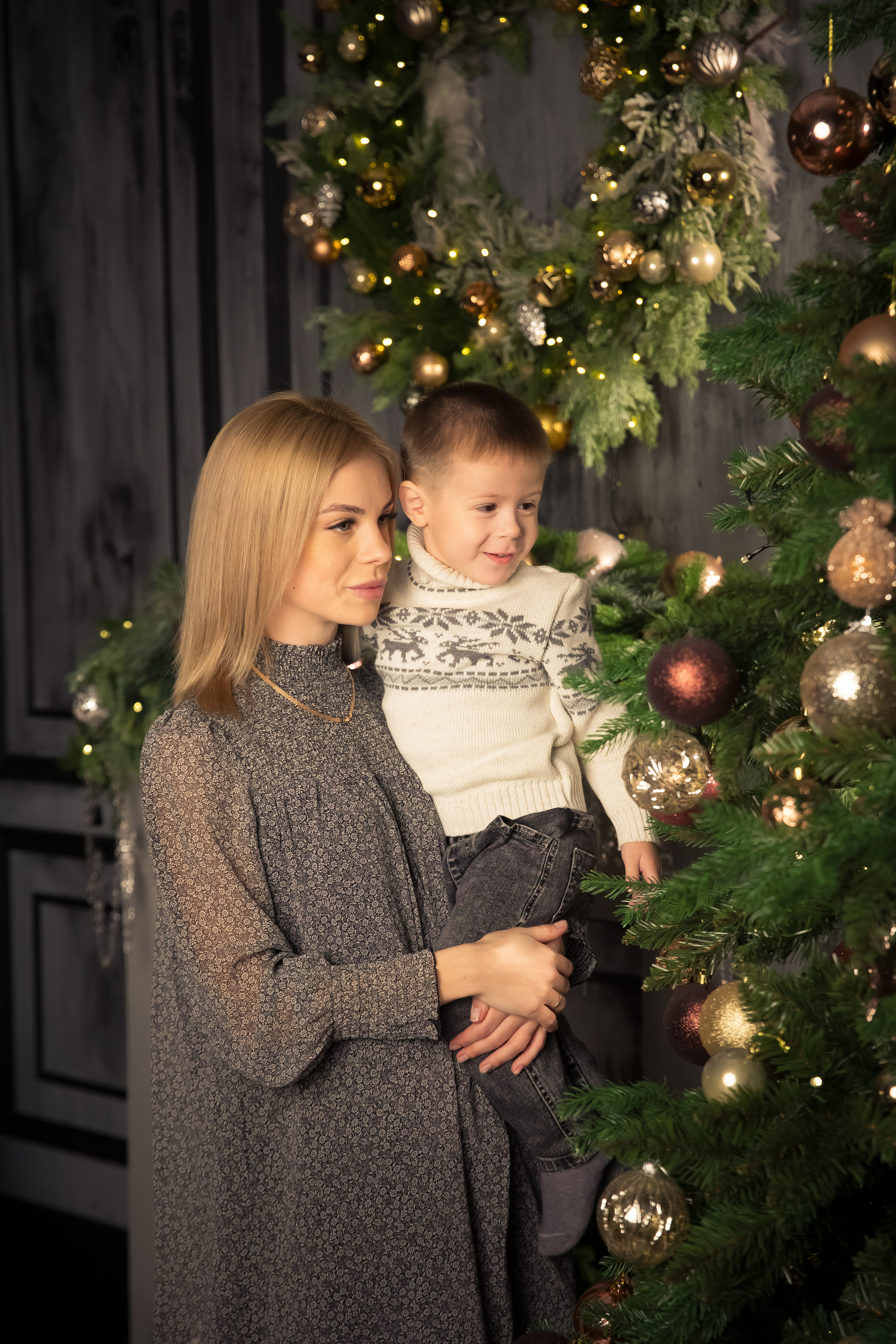 Семья Абаевых Новый год 2022. Свадебный и семейный фотограф в Хабаровске Наталья Барсукова