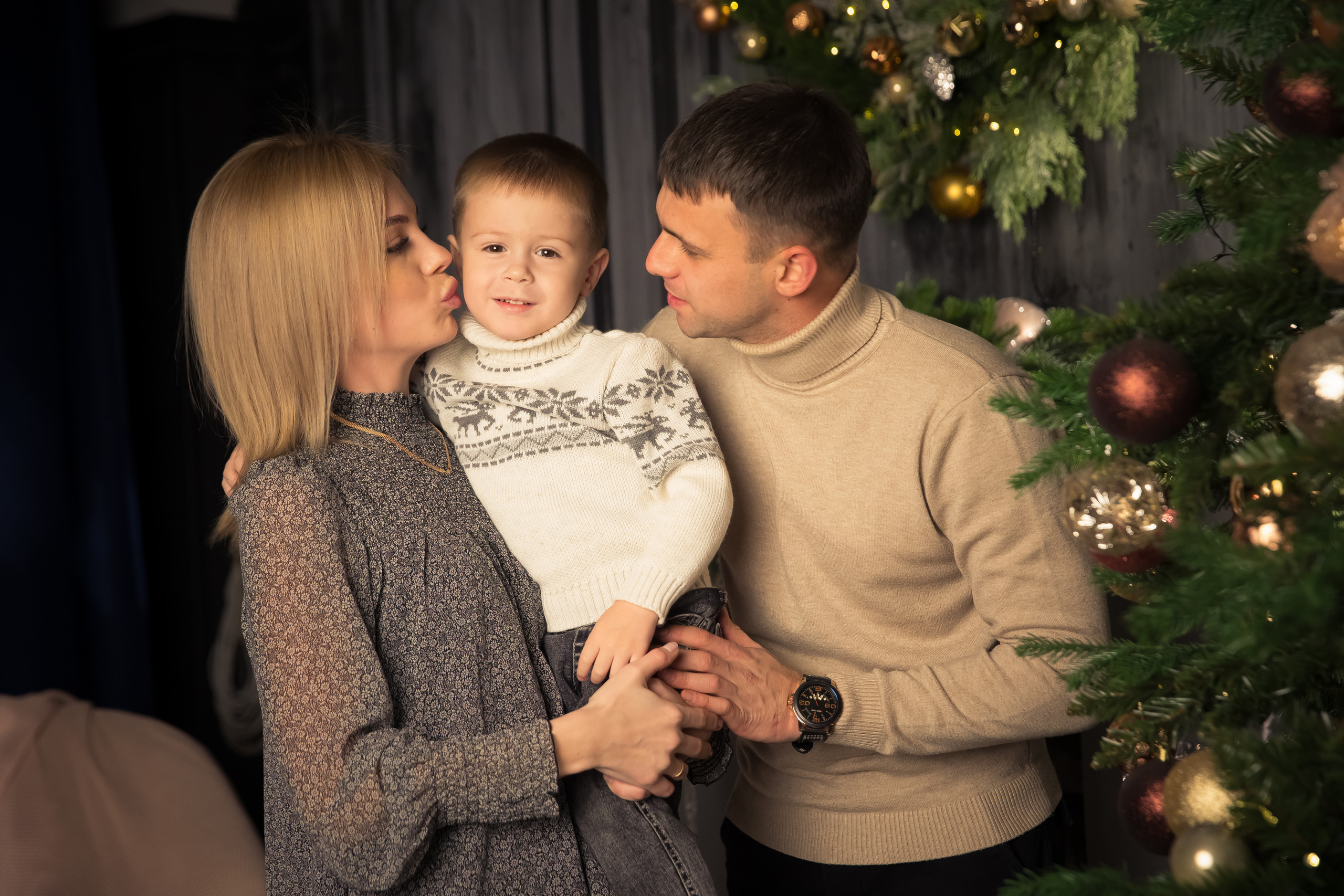 Семья Абаевых Новый год 2022. Свадебный и семейный фотограф в Хабаровске Наталья Барсукова