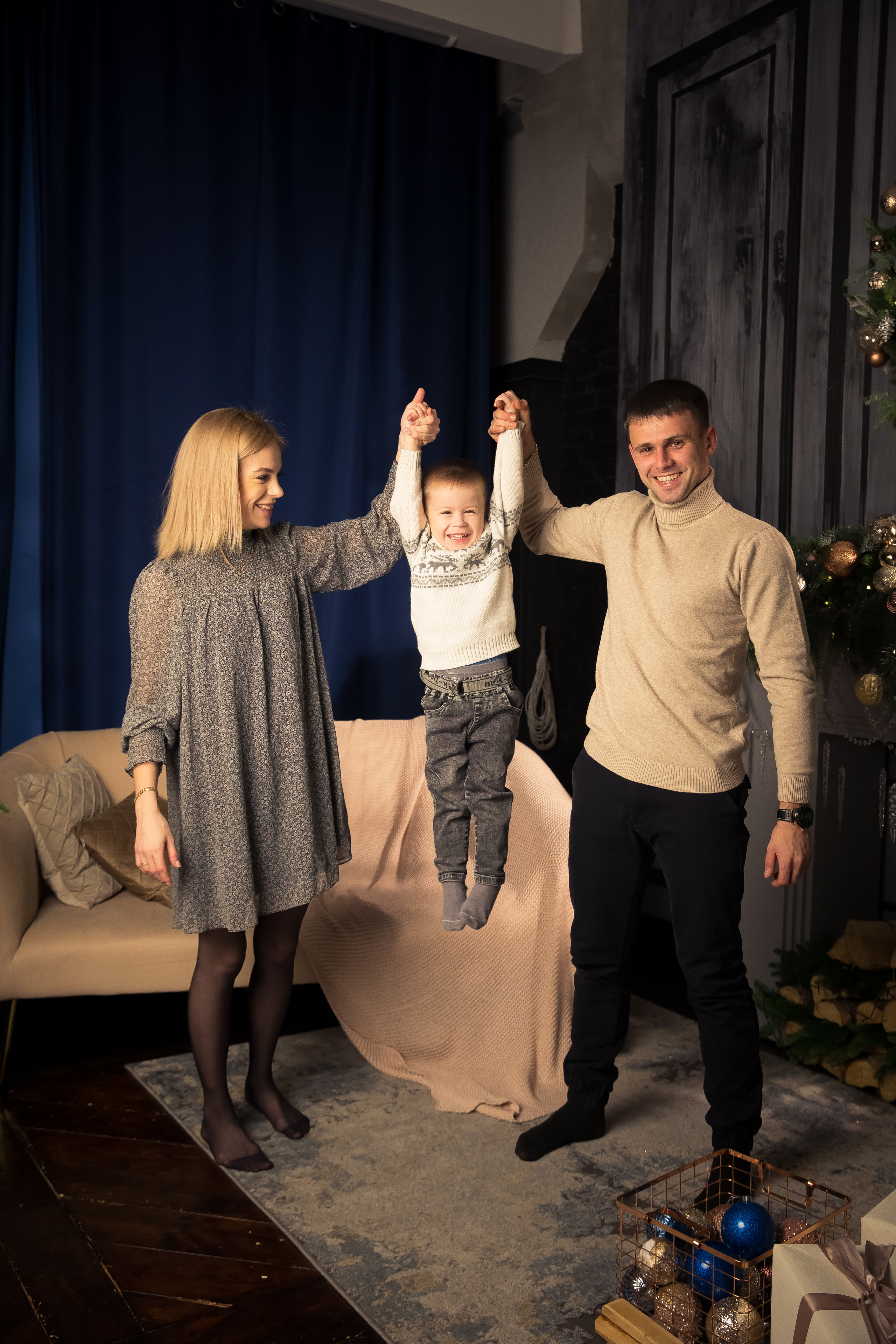 Семья Абаевых Новый год 2022. Свадебный и семейный фотограф в Хабаровске Наталья Барсукова