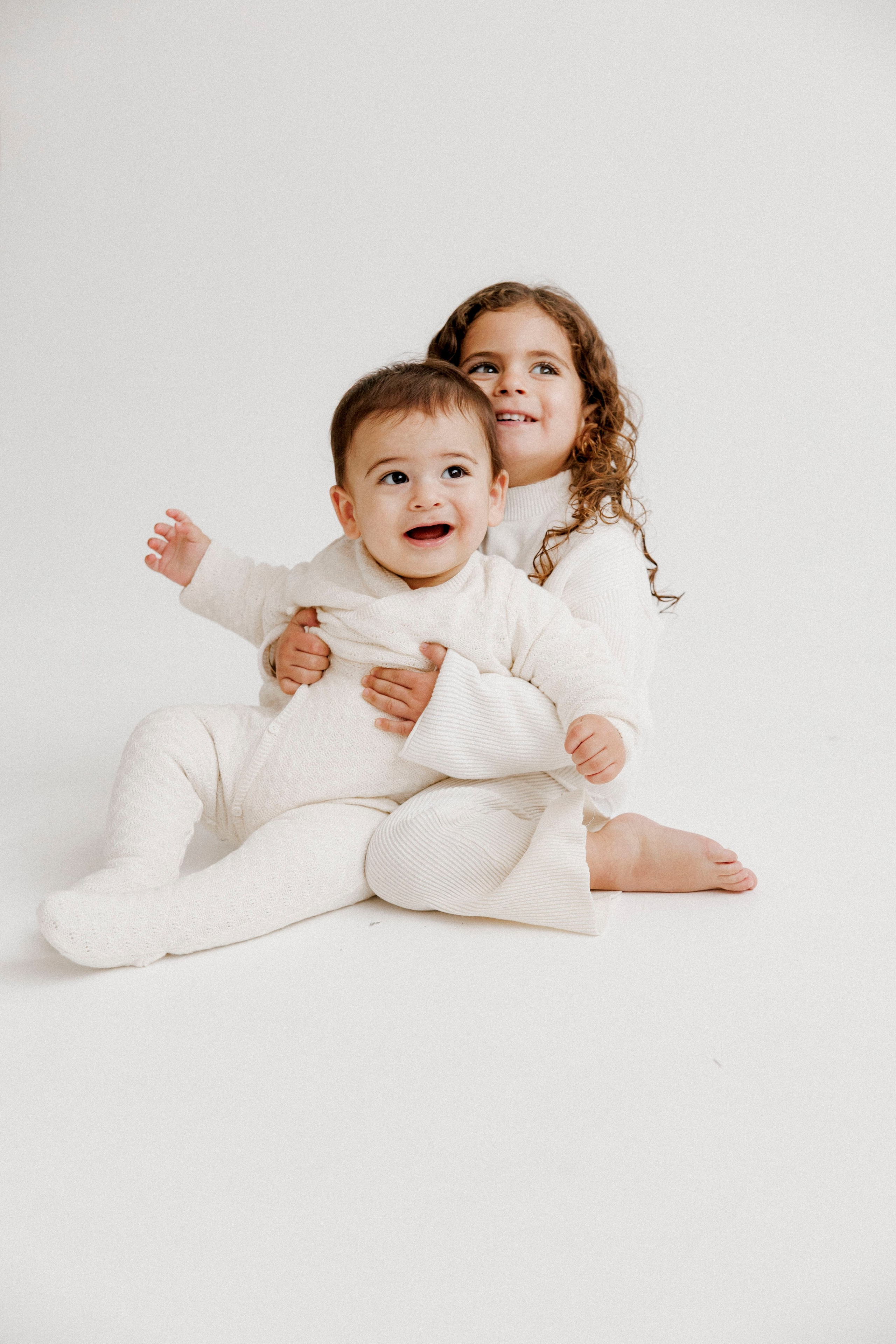 Family photoshoot in White Studio. Wedding and family photographer