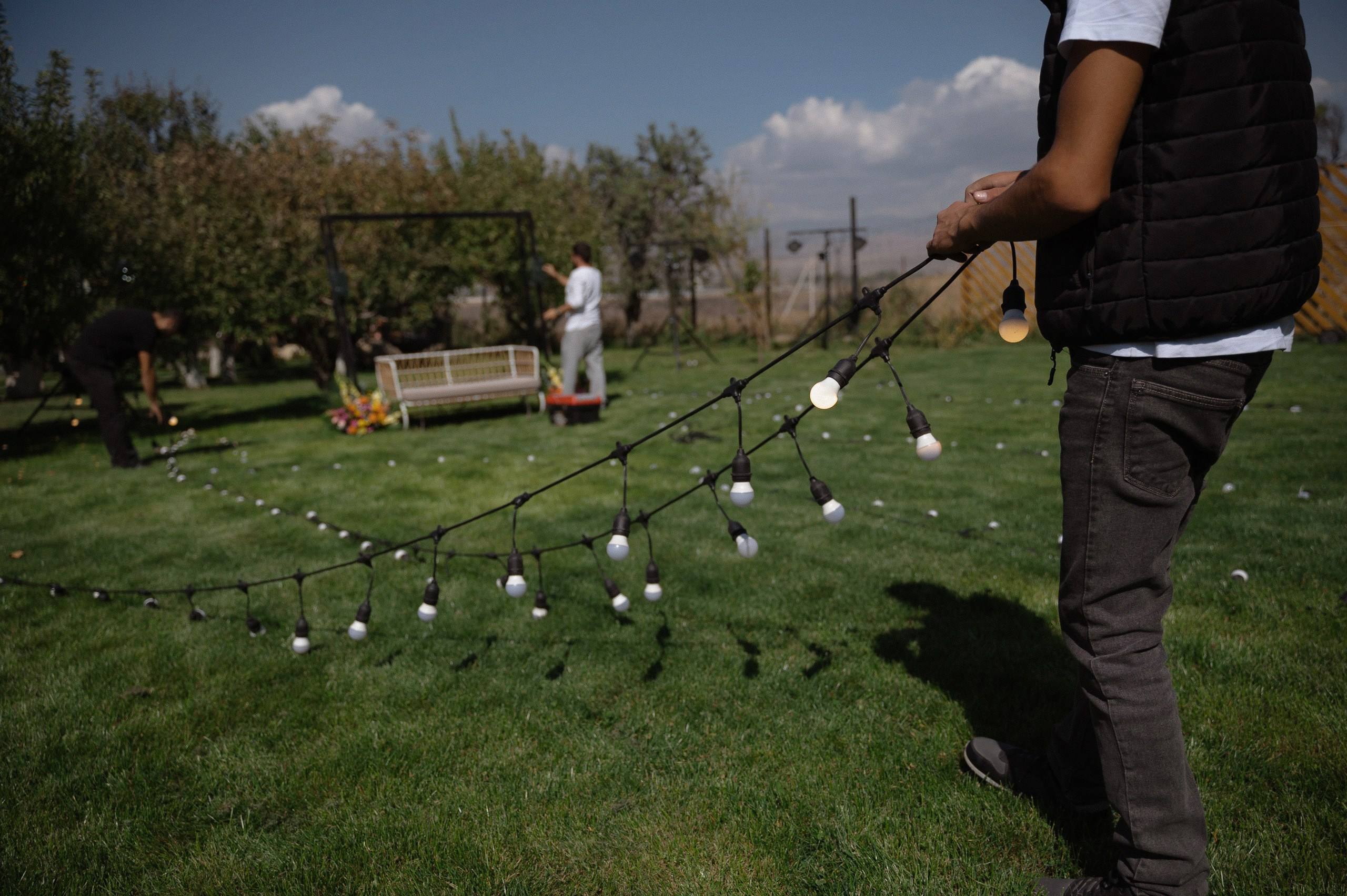Трогательная свадебная вечеринка в горах Армении. Афина Ефимова. Свадебный фотограф Москва