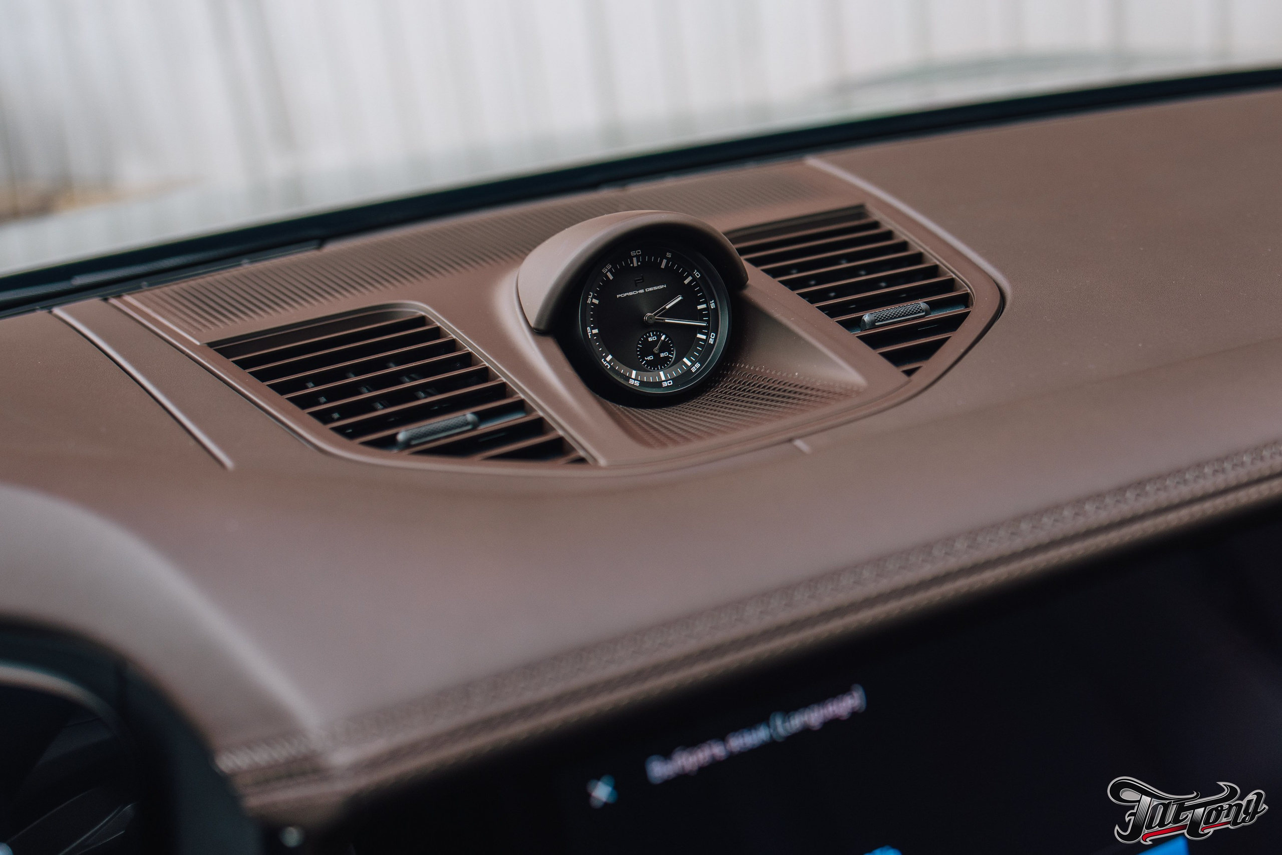 Porsche Panamera GTS оклейка глянецевый полиуретан. DeLorein