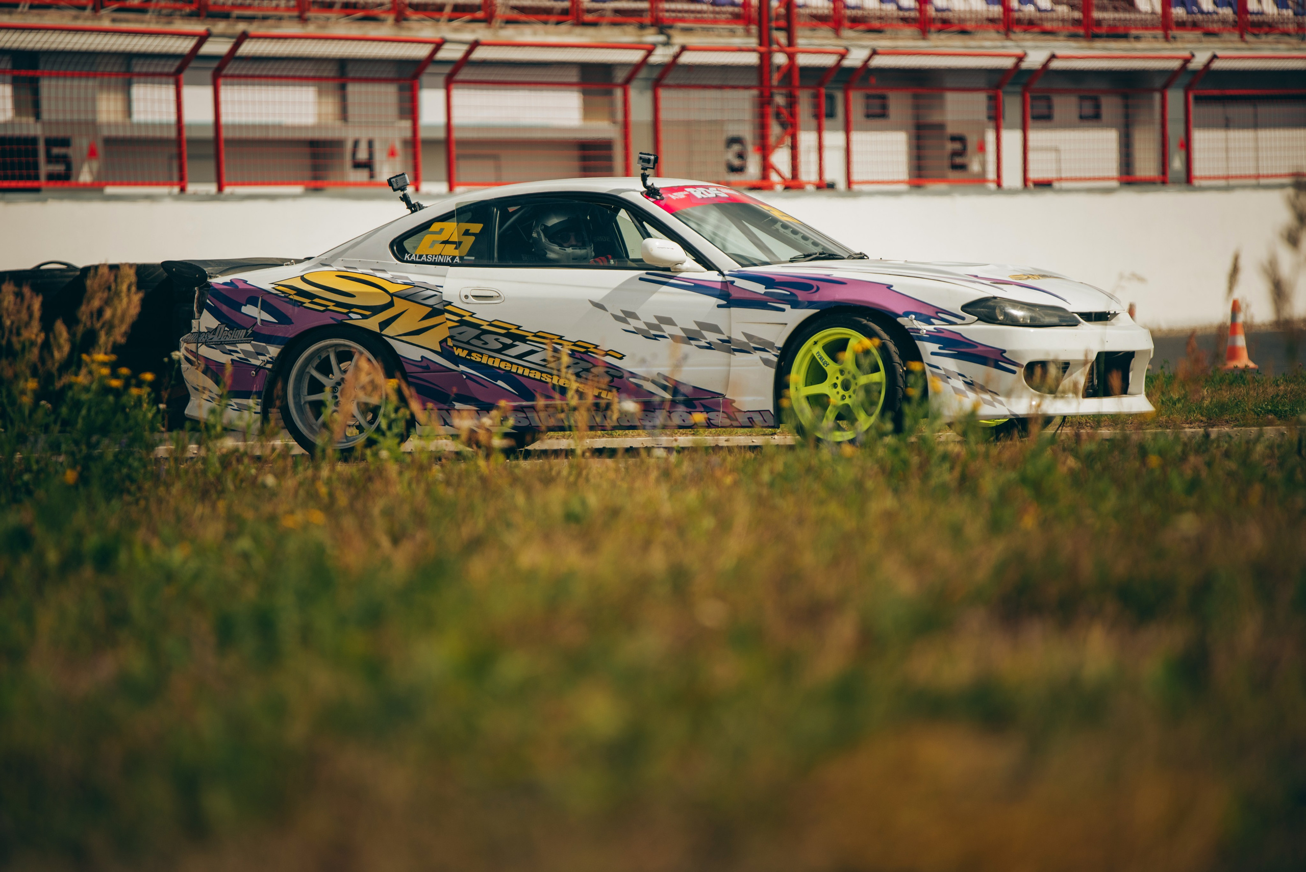 Rds запад ADM Raceway. DeLorein