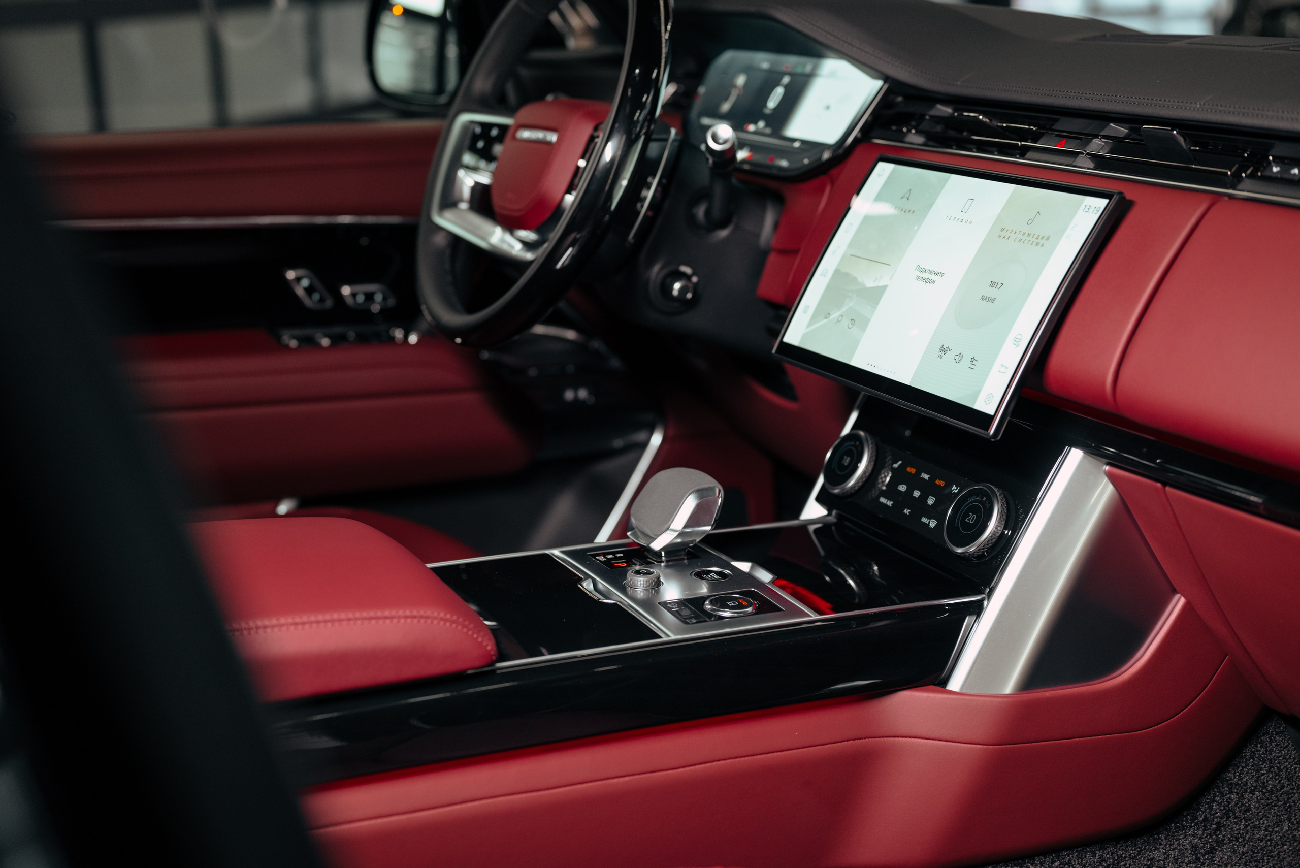 Range Rover black on red. DeLorein