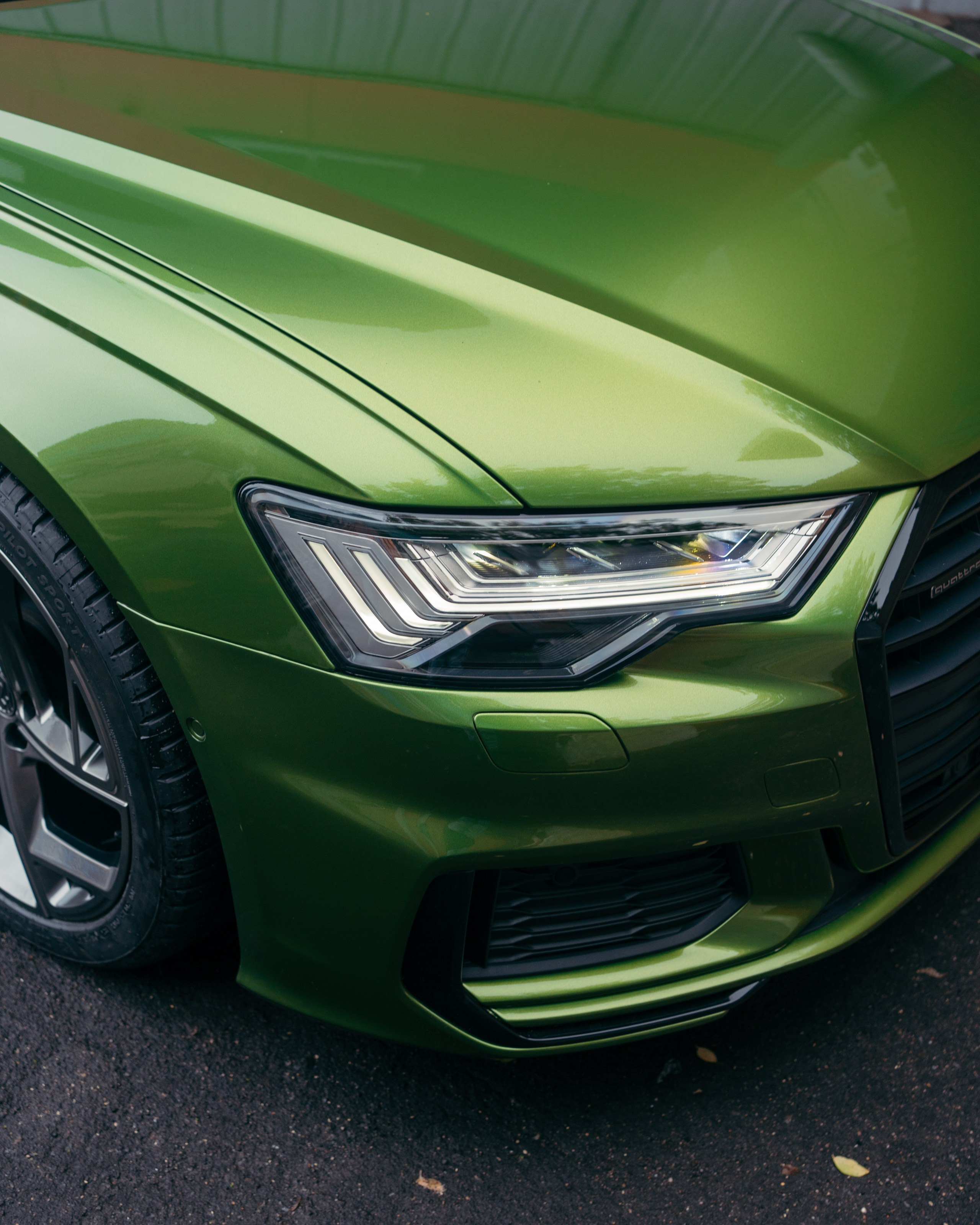 Audi A6 2 раза поменяла цвет, оклейка с проемами в зеленый и преклейка в серый. DeLorein