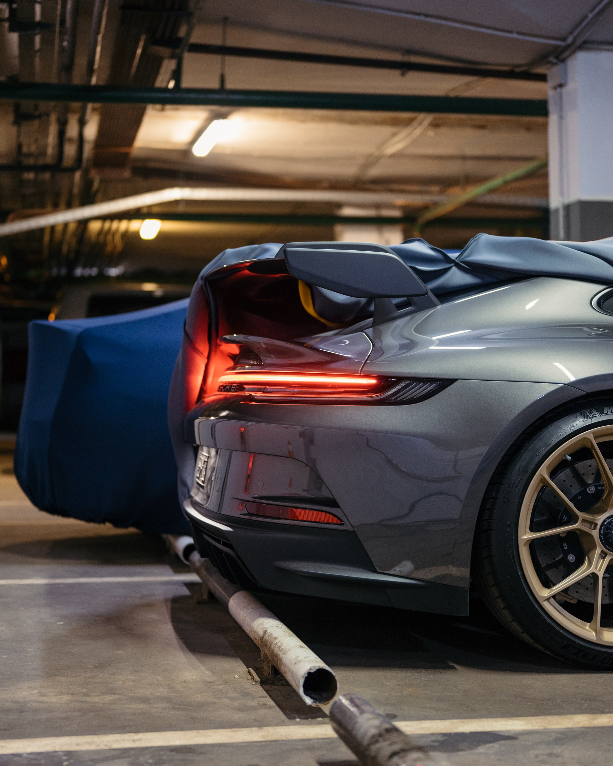 Porsche GT3 и BMW M4 чехлы для гаражного хранения. DeLorein