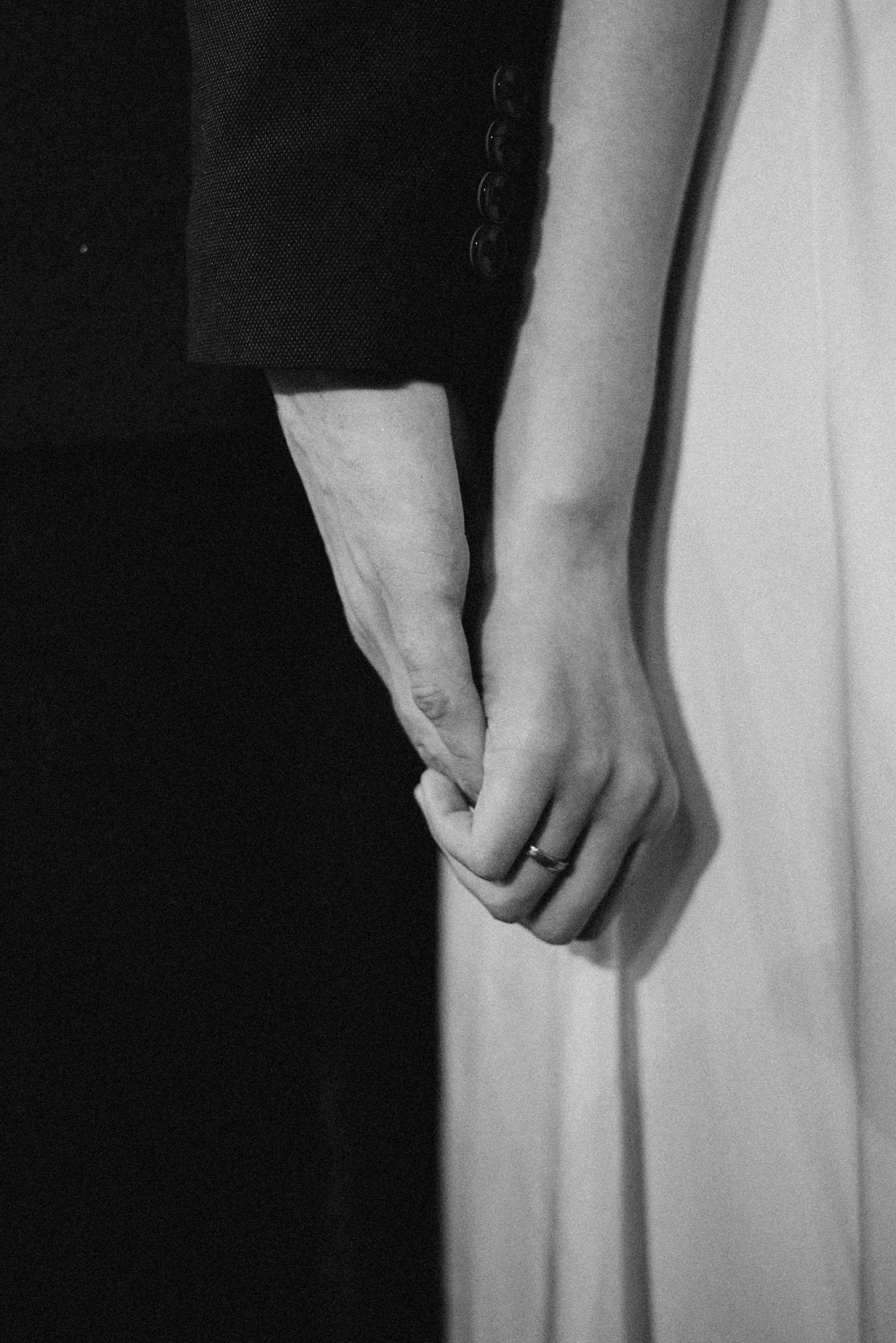 Годовщина свадьбы в кафе. Портретный и свадебный фотограф в Тбилиси • xeniqo