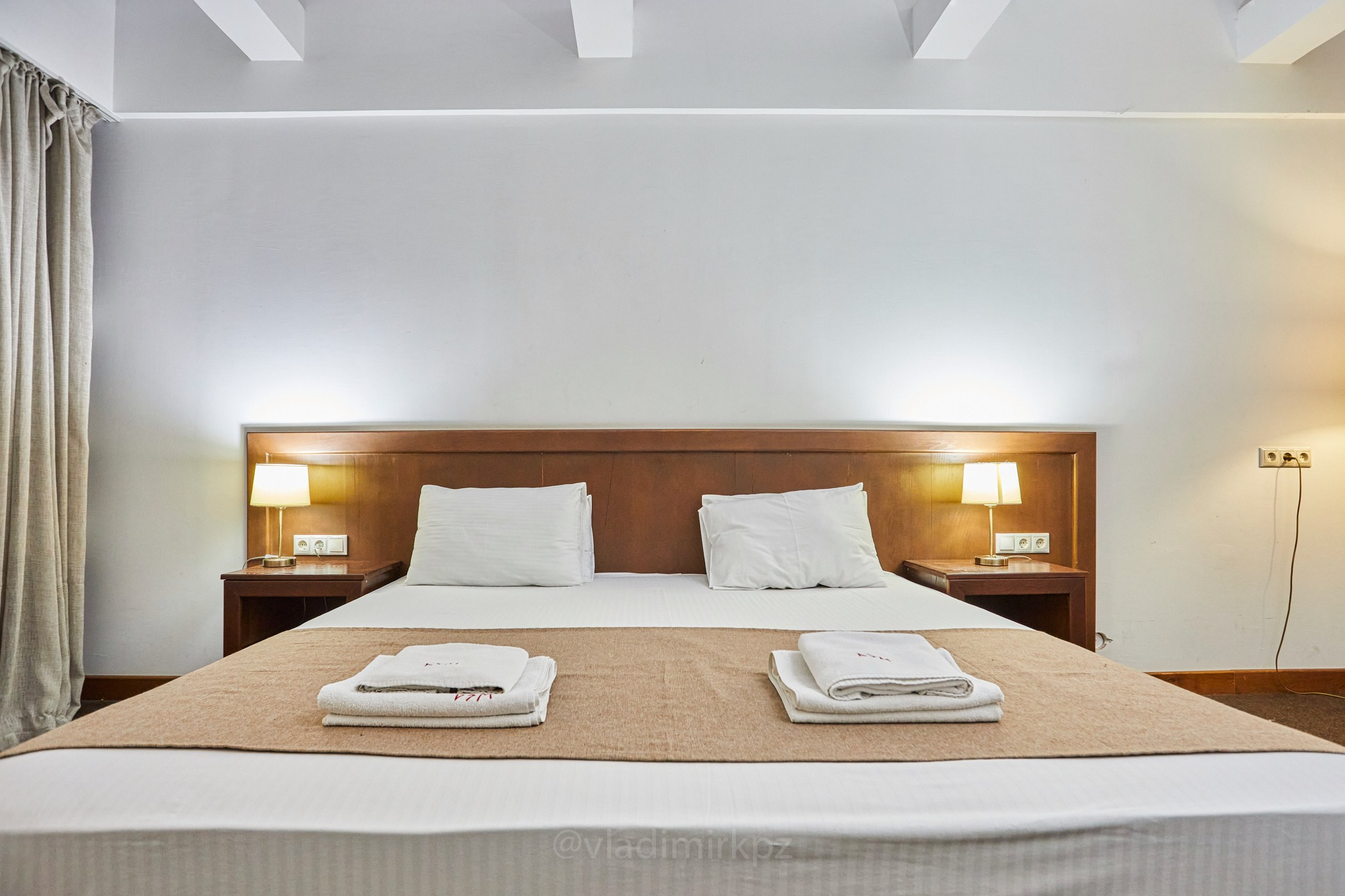 фотосъемка интерьеров гостиницпрофессиональный фотограф отелейпродающие фото для яндекса островок Островок, Суточно.ру, Твил, Отелло, Яндекс.Путешествия, Travelata , Hotellook фотограф для отеляинтерьерная съемка номеровфотосъемка апартаментоврекламное фото гостиниц