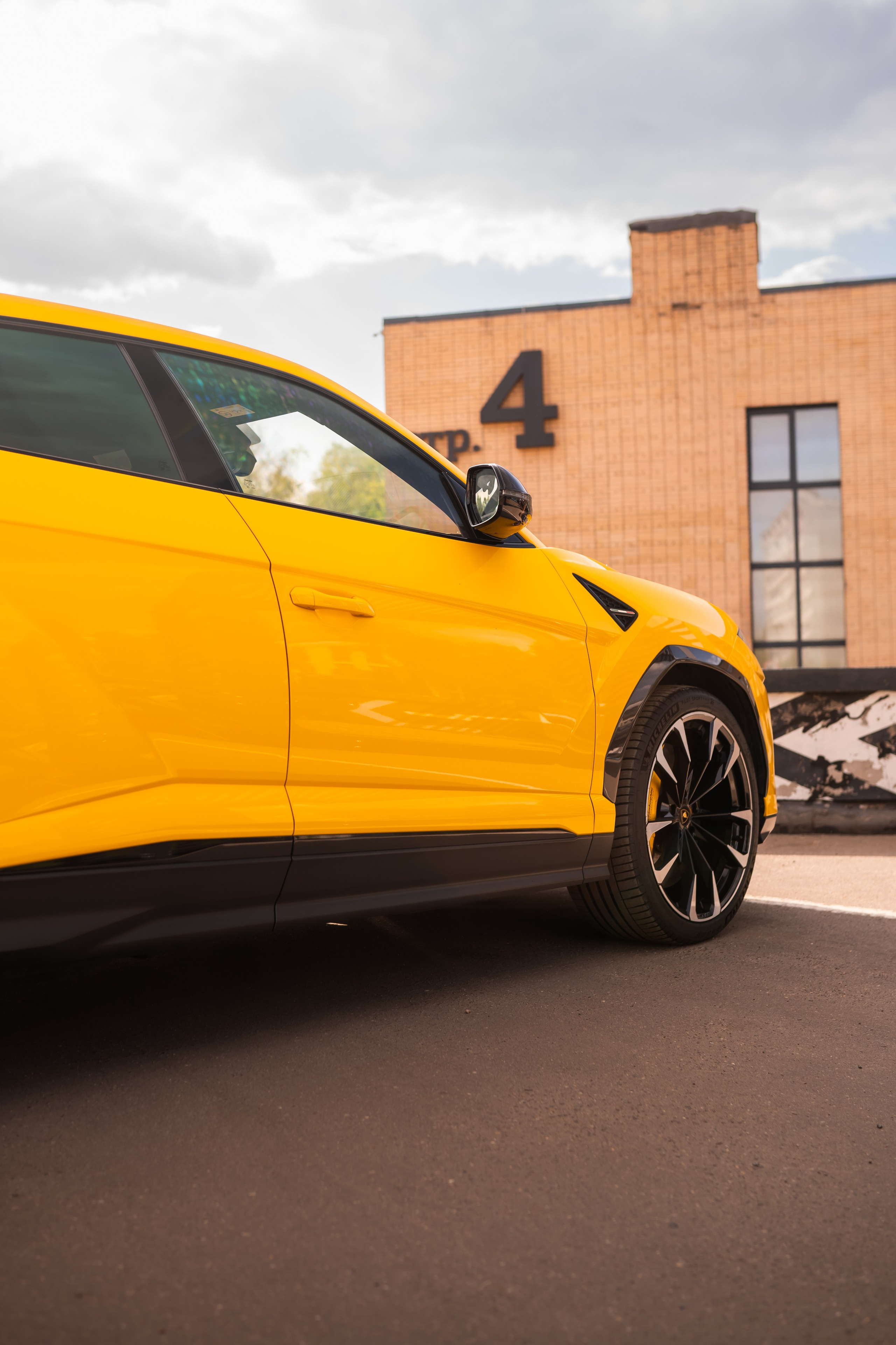 Lamborghini Urus. Mirllaev