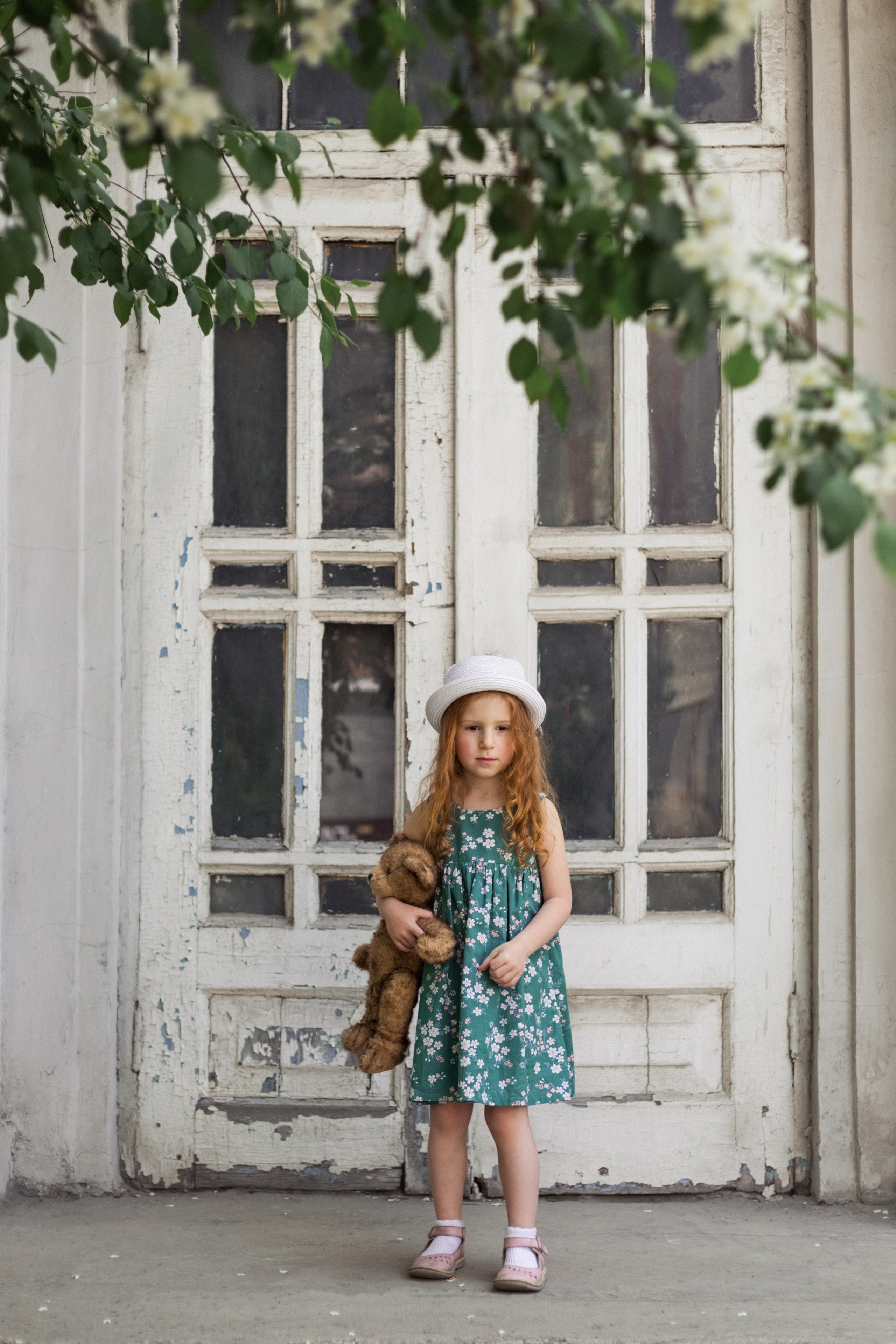 Алиса с мамой в цветении. Фотограф в Новосибирске Краснова Евгения