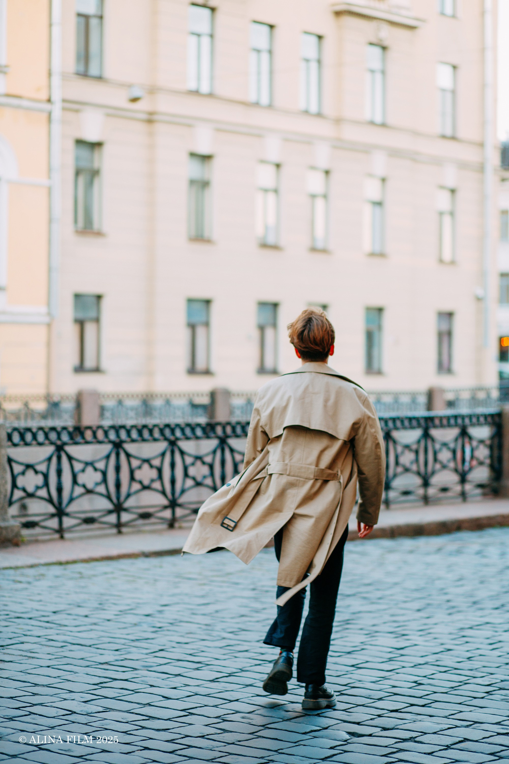 Фотопрогулка на Дворцовой набережной. Фотограф в Санкт-Петербурге Alina Film