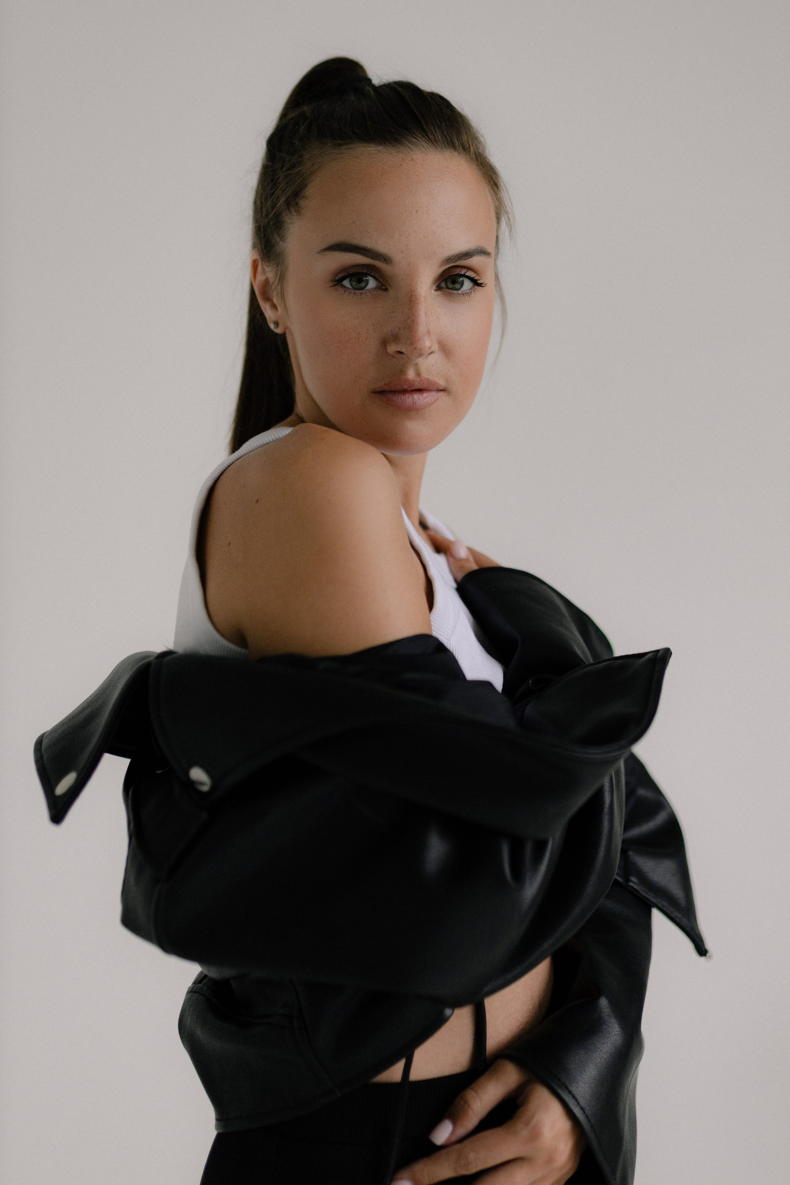 Юля. Главная