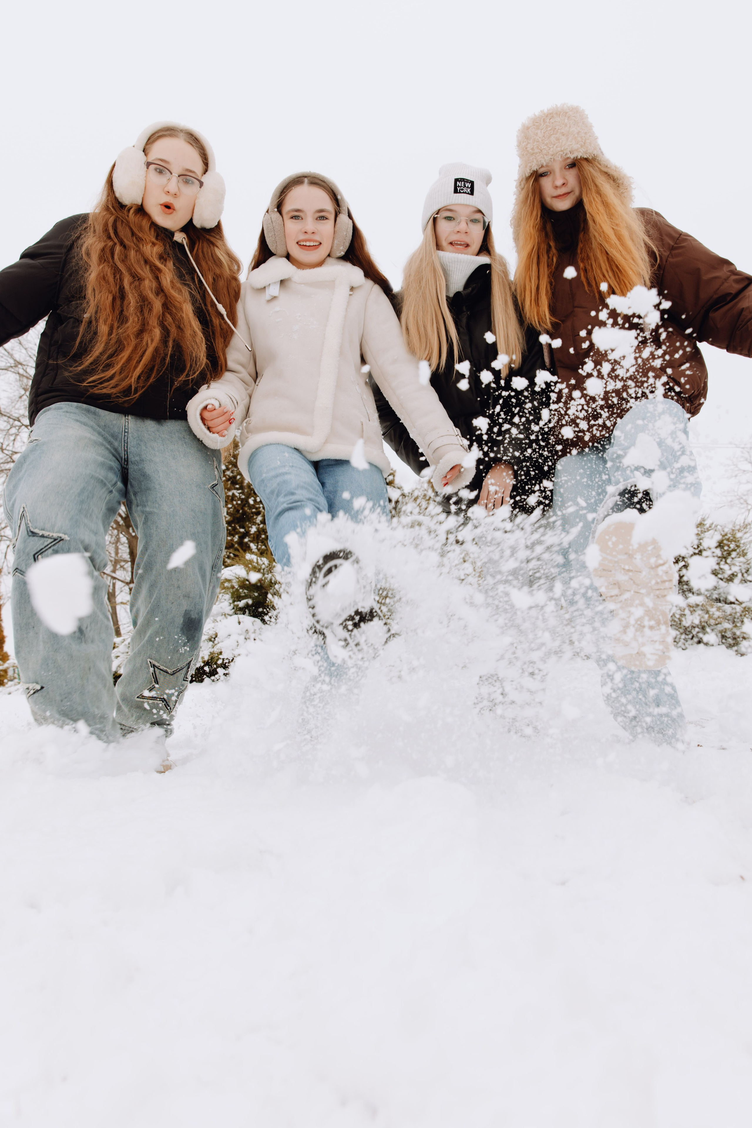 Школьные альбомы в Чернянке. Фотограф Максим Никонов