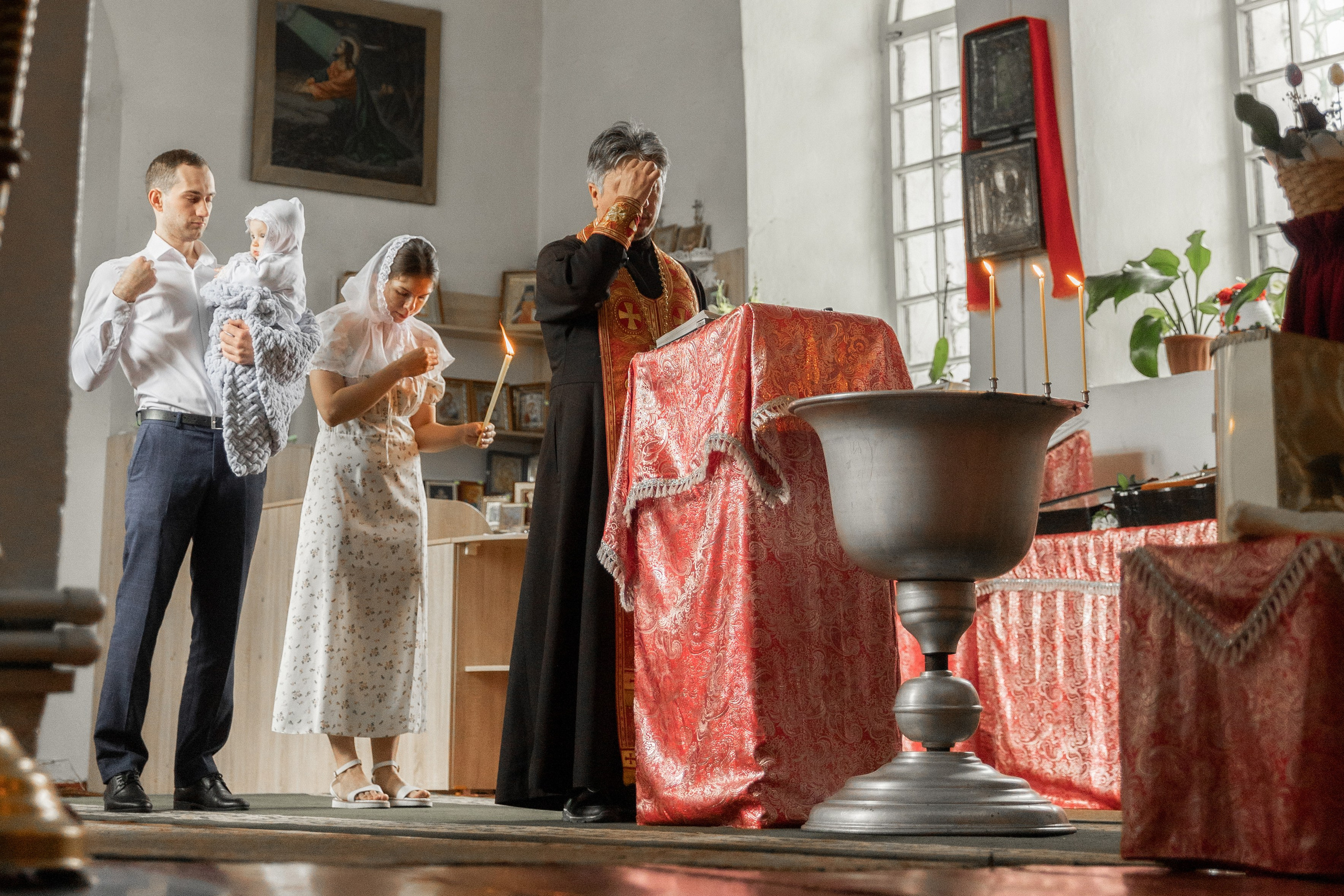 Таинство крещения в Чернянке с. Раевка. Фотограф Максим Никонов