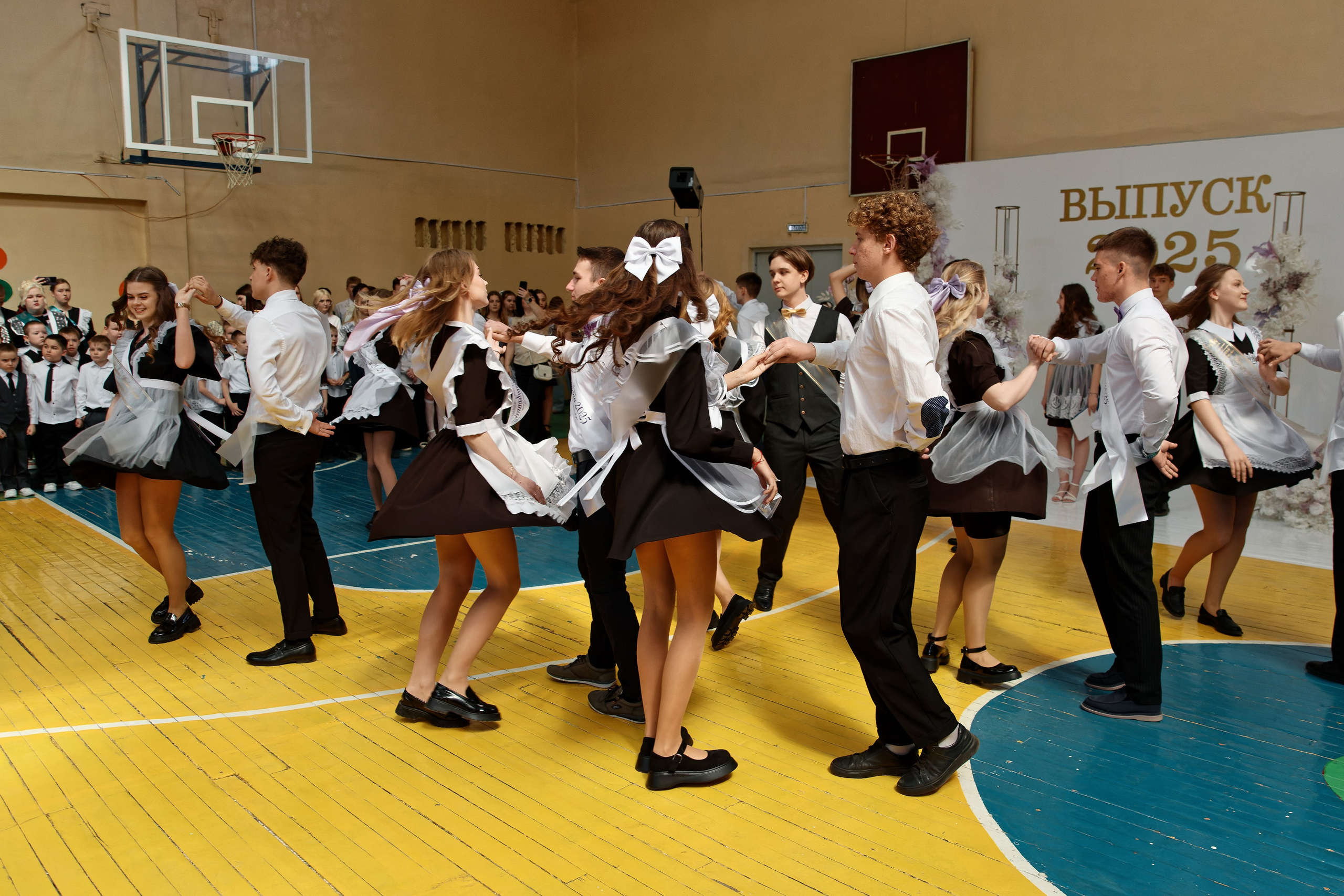 Последний звонок Школа № 42. Семейный фотограф — Макс Белогрудов