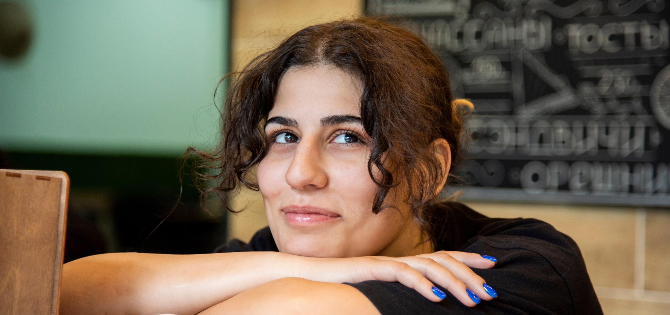 девушка, кудри, армянка, брюнетка, бармен, посёлок Лазоревское