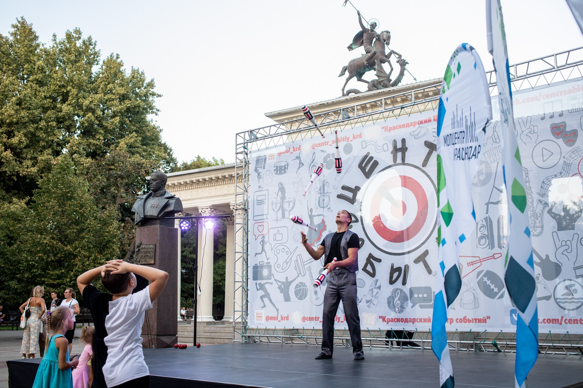 Закрытие летнего фестиваля «УФ». Репортажный, промышленный и маркетплейс-фотограф Дмитрий Чернат