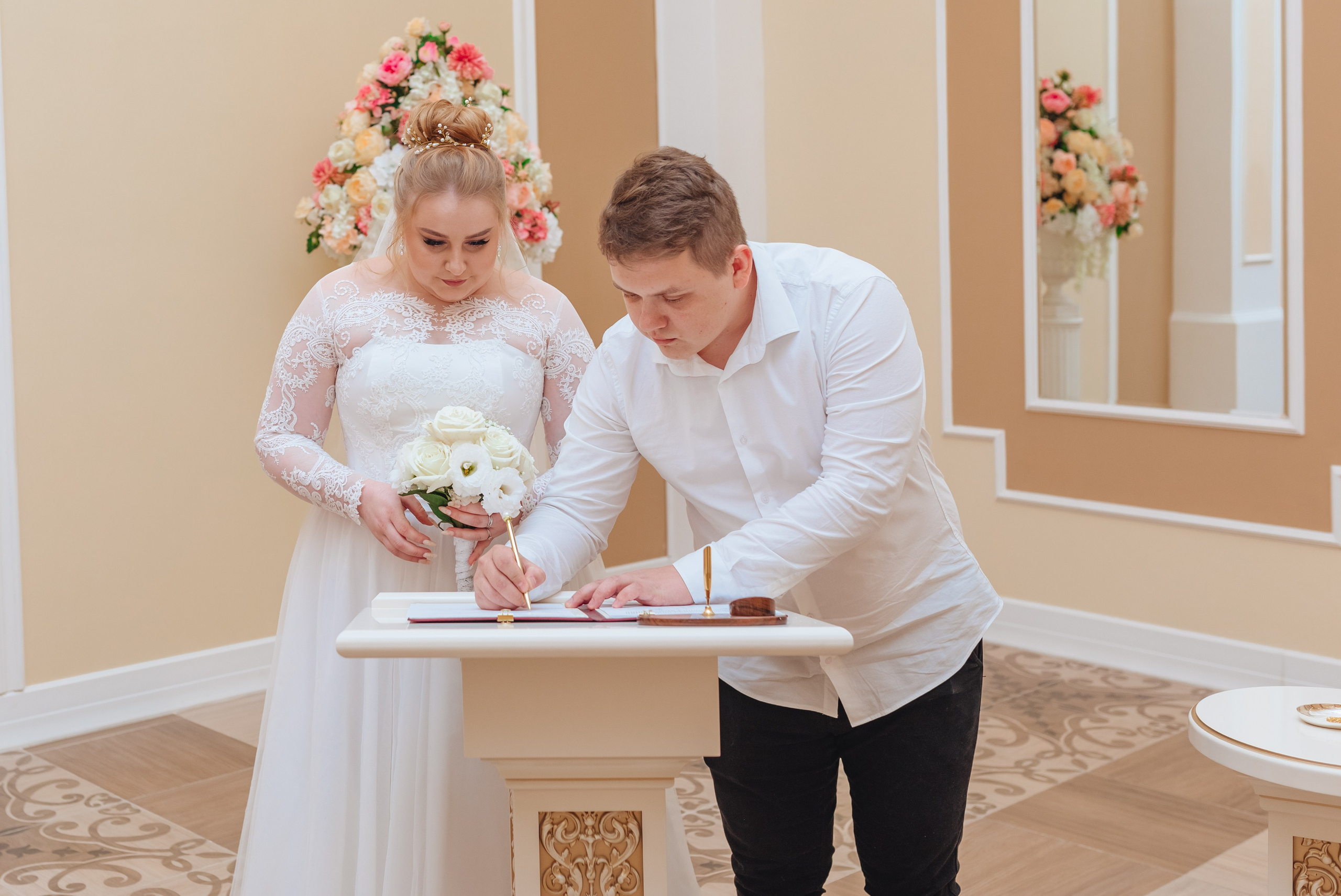 Евгения и Илья. ЗАГС Калининского района и прогулка на Финском заливе. Свадебный и семейный фотограф в Санкт-Петербурге и Сестрорецке