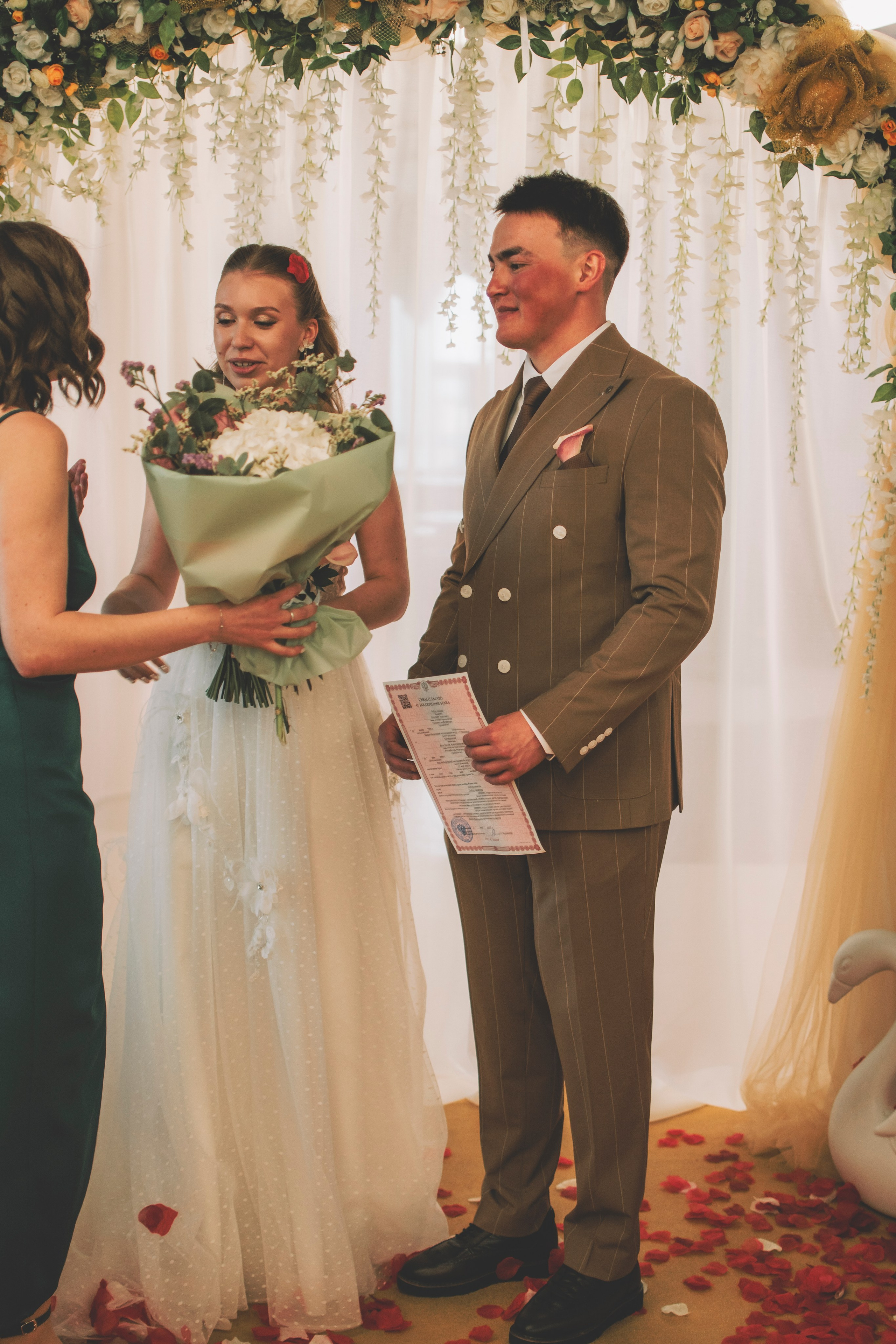 Альберт и Анастасия (Студийная фотосессия, роспись в ДК Нефтяник + фотосессия с гостями). Семейный и свадебный фотограф Губкинский и Ставрополь