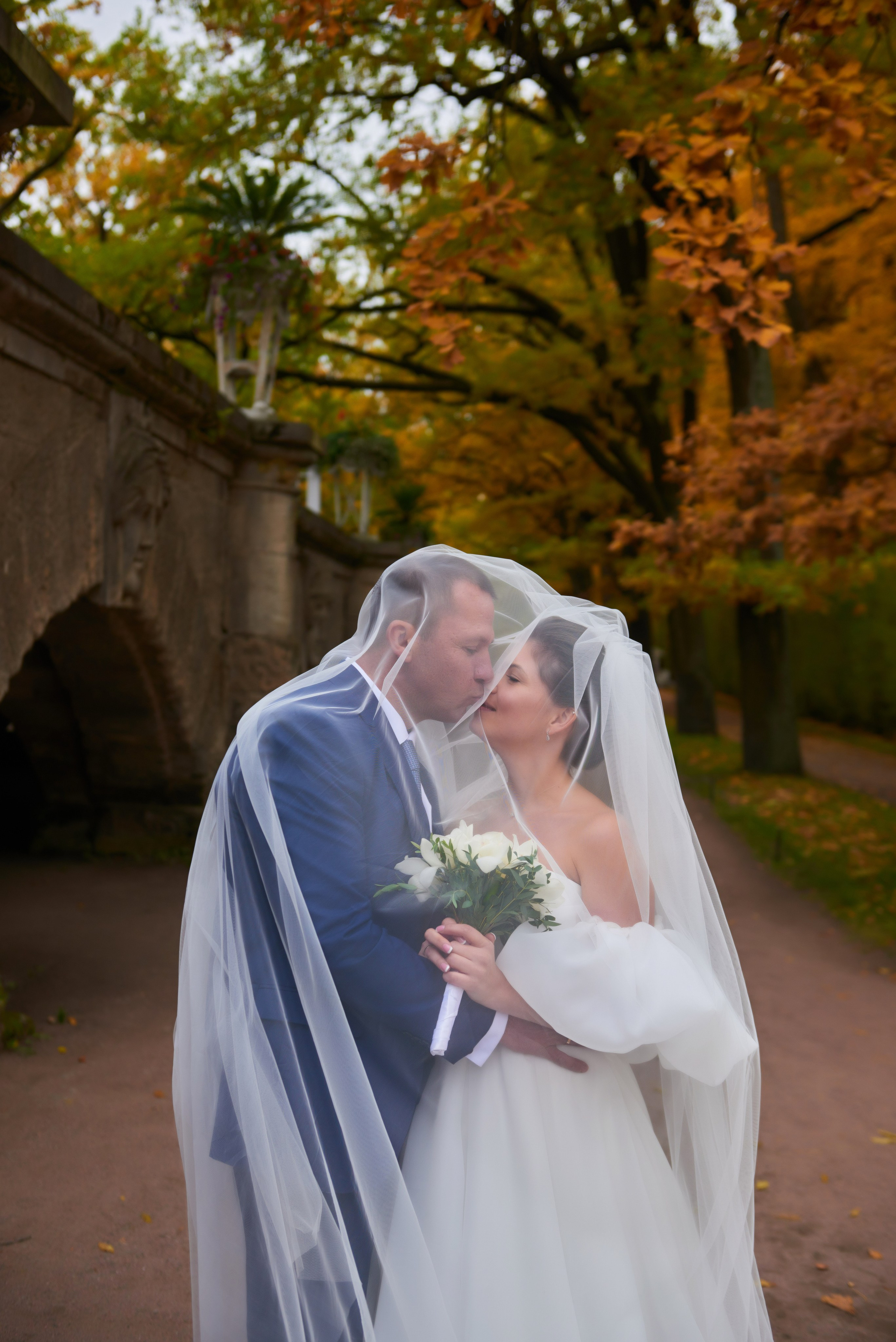 Осенняя свадебная прогулка в Екатерининском парке в Пушкине. Портретный, семейный и свадебный фотограф в Санкт-Петербурге и в Пушкине Ширяев Денис