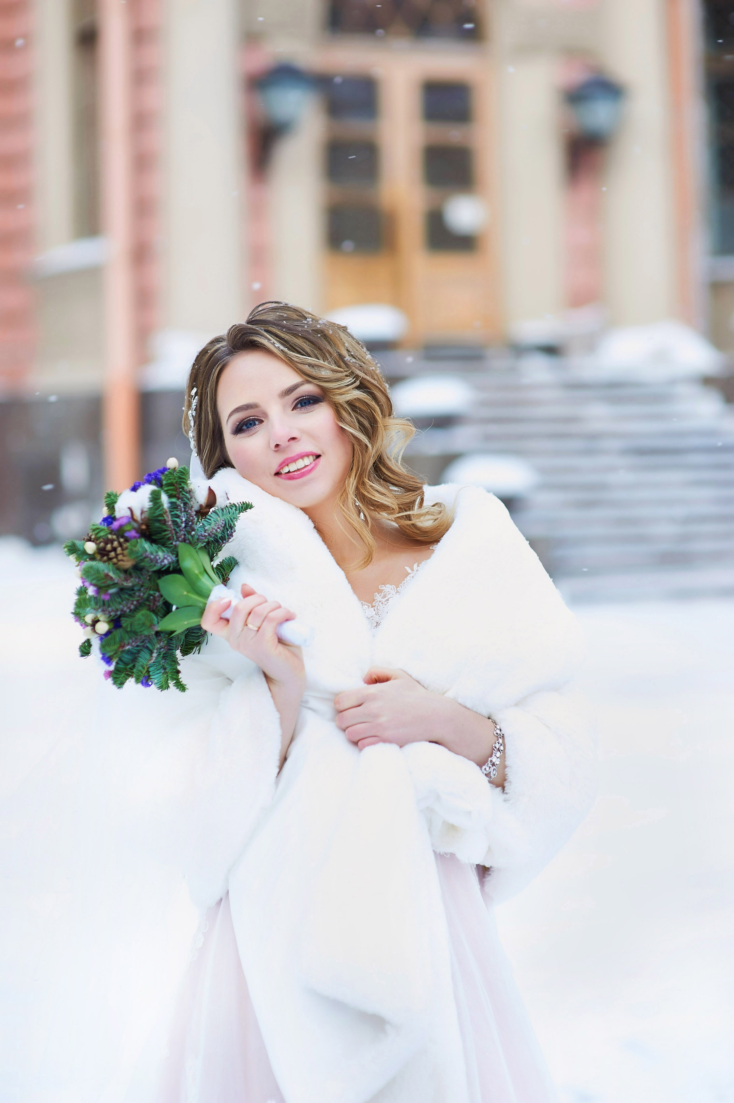 Елена и Иван (зимняя свадебная прогулка у Михайловского замка и фотосессия в Эрмитаже). Портретный, семейный и свадебный фотограф в Санкт-Петербурге и в Пушкине Ширяев Денис