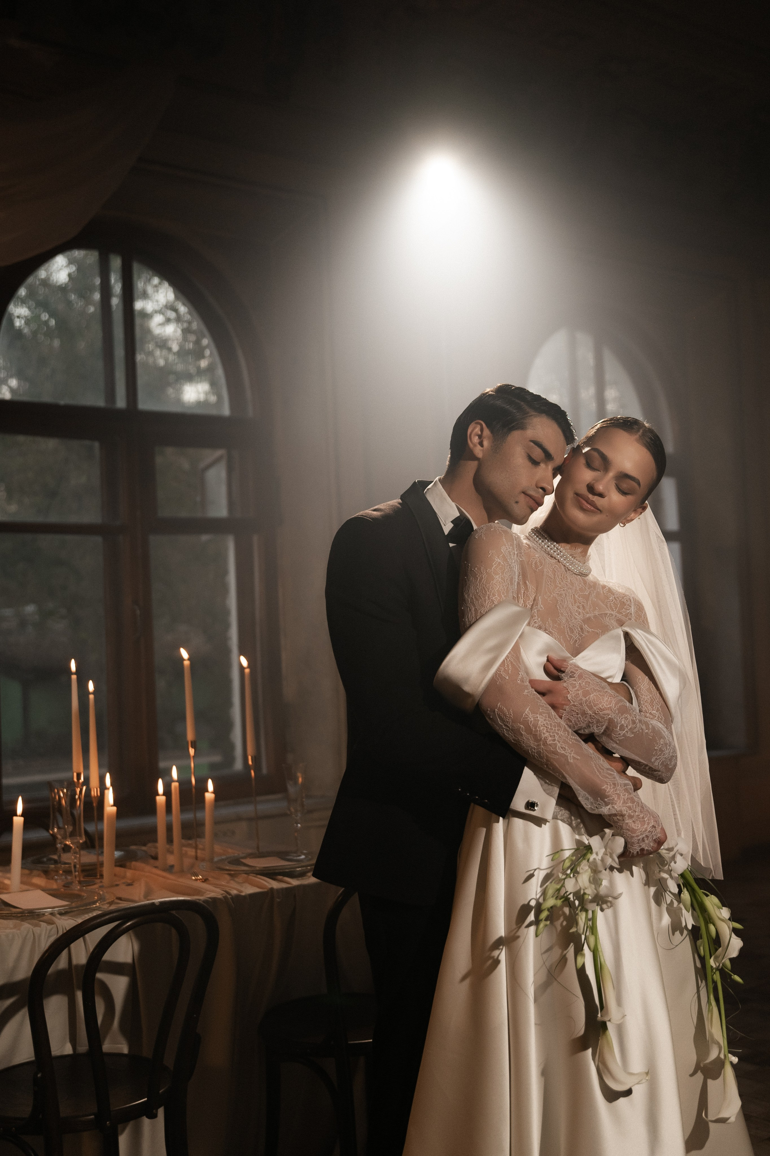 Камерный свадебный ужин при свечах в старинном особняке в фотостудии 21. Kult. Ярослава Ерина — свадебный фотограф в Москве