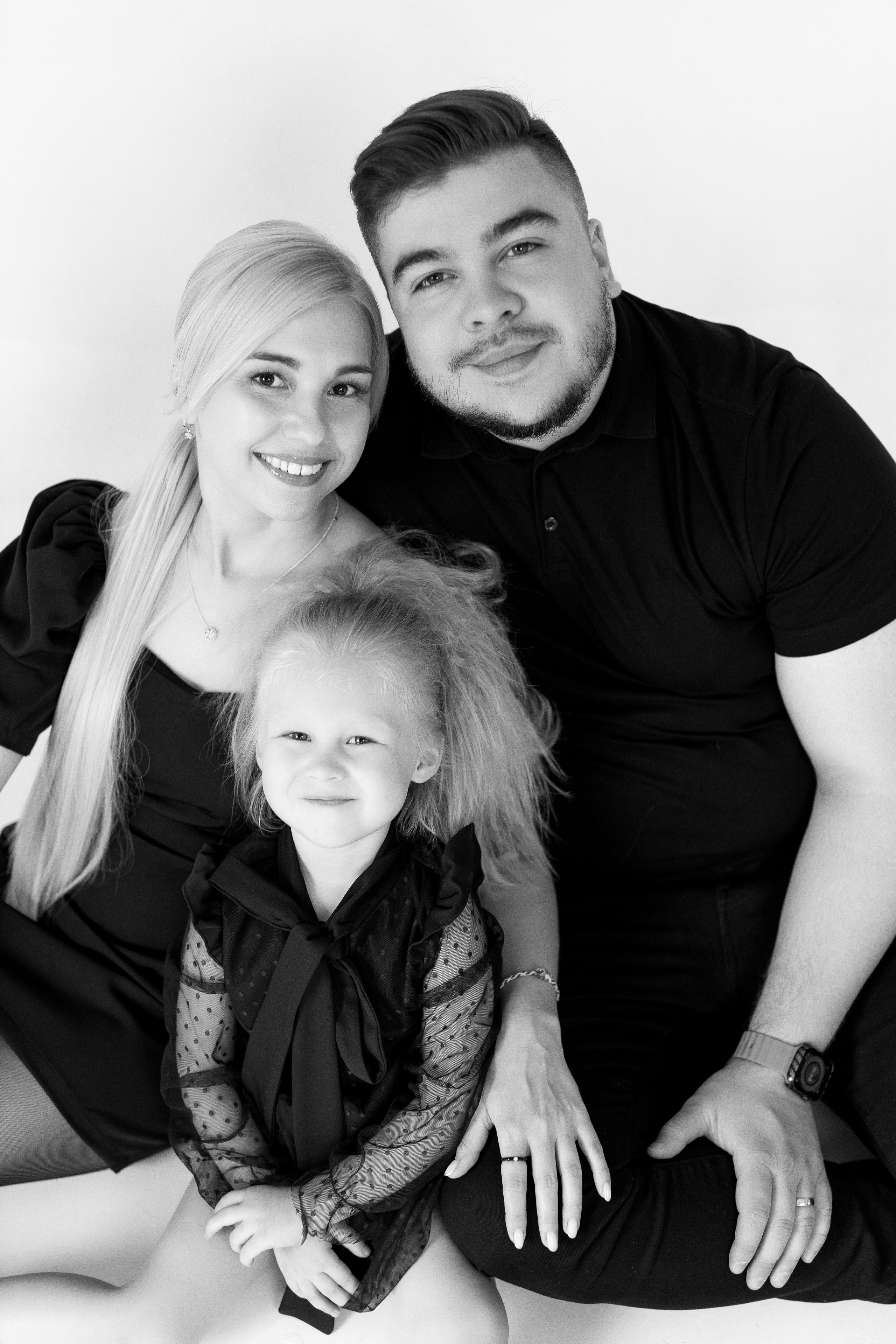 Семейная фотосессия монохром. Свадебный и семейный фотограф в Алматы Алексей Балышев